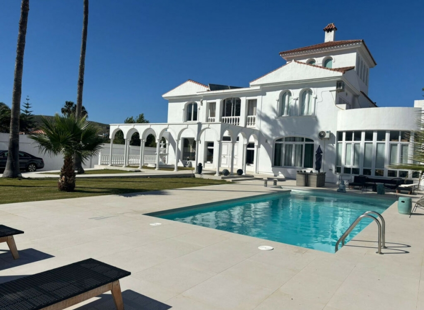 Resale - House -
La Línea