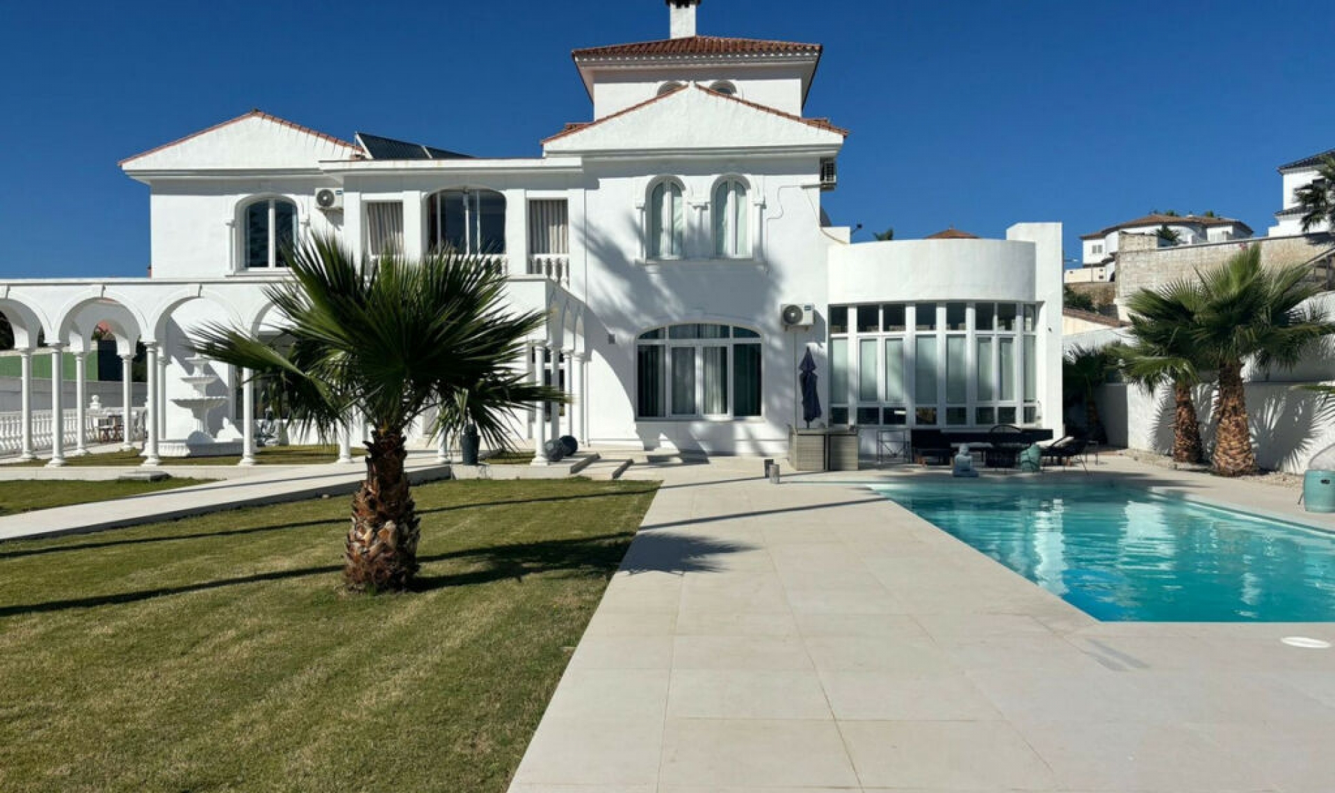 Resale - House -
La Línea