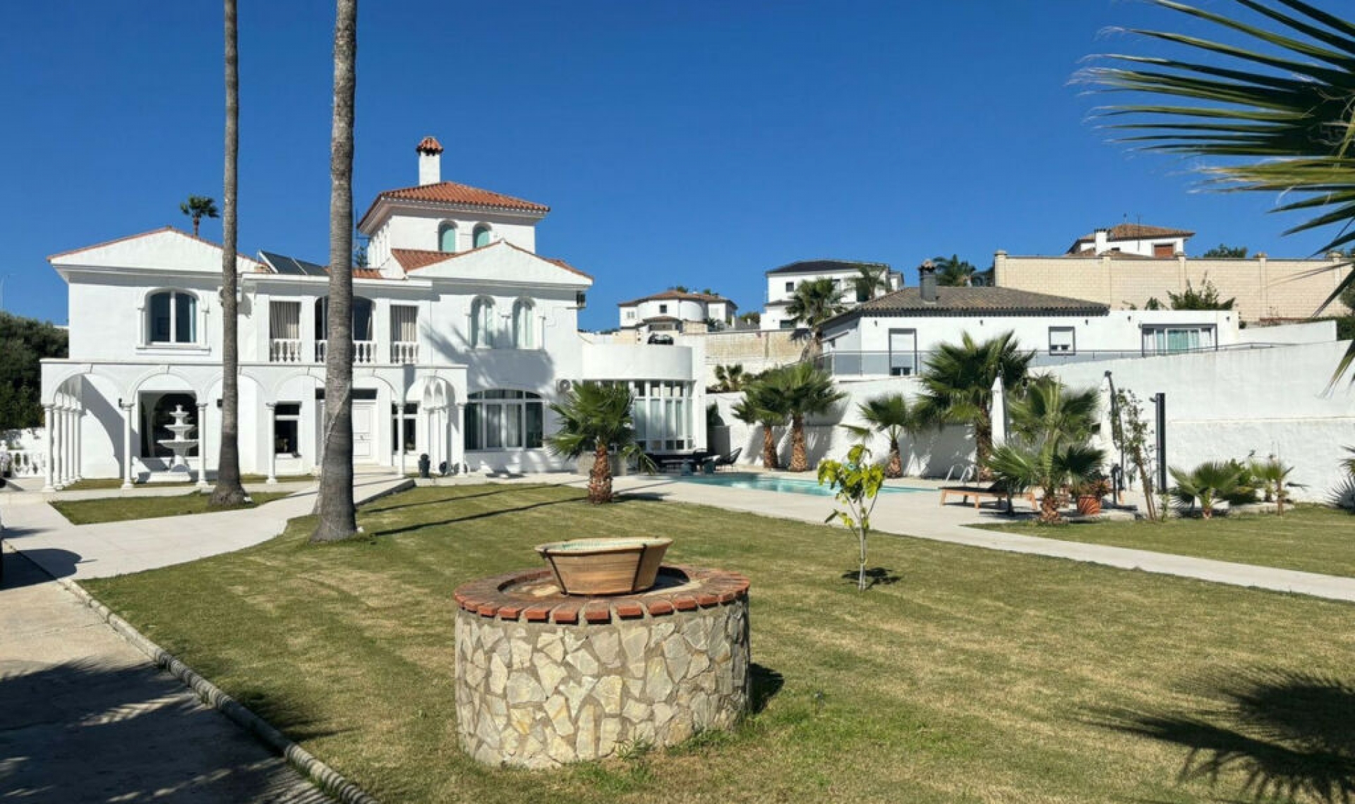 Resale - House -
La Línea