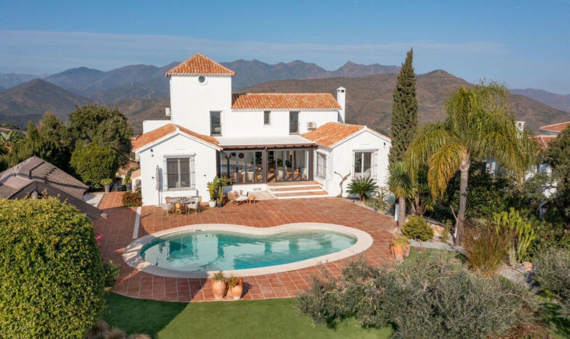 Resale - House -
La Mairena