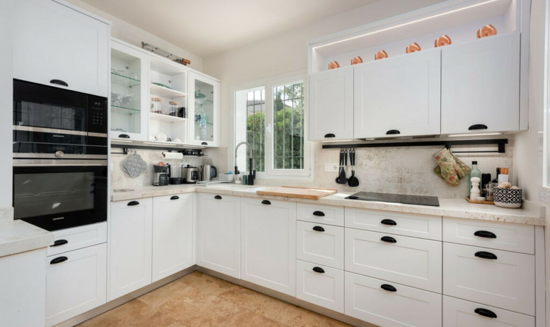 Resale - House -
La Mairena