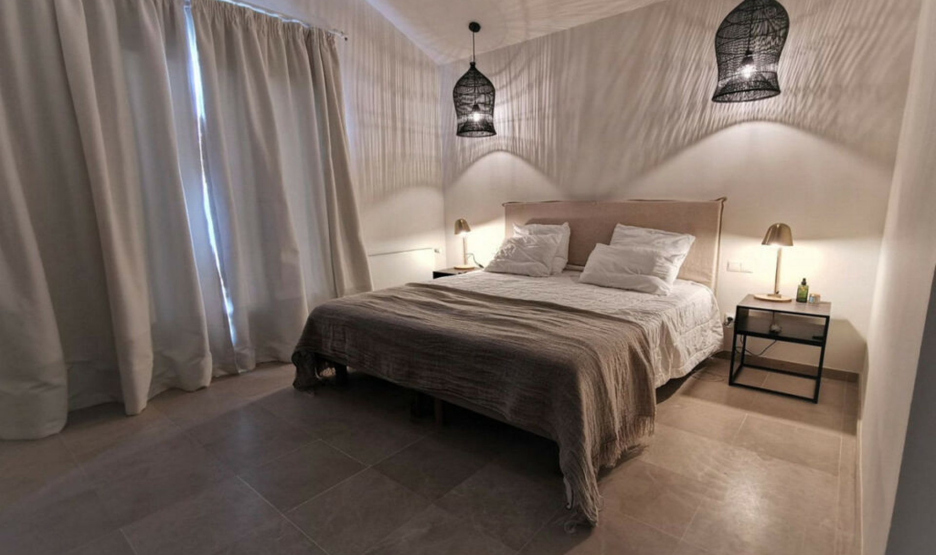 Resale - House -
La Mairena