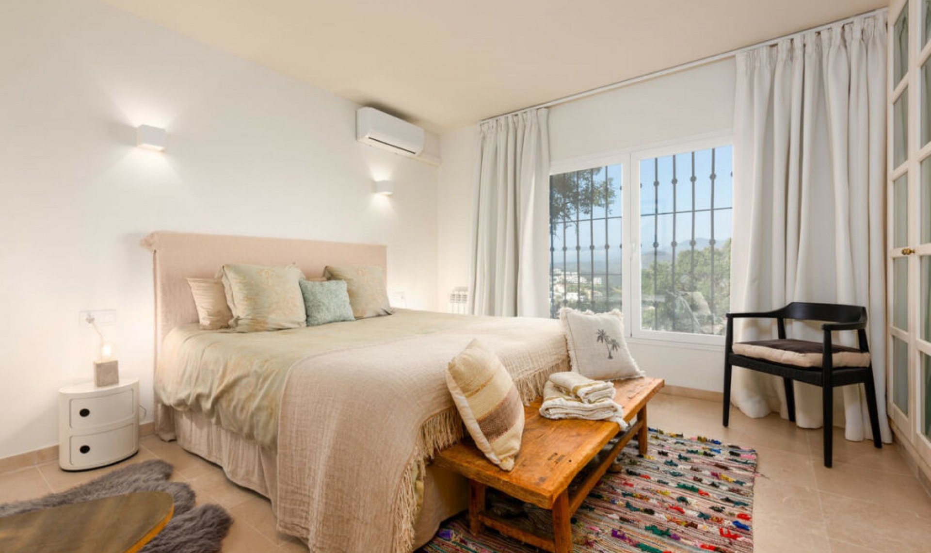 Resale - House -
La Mairena