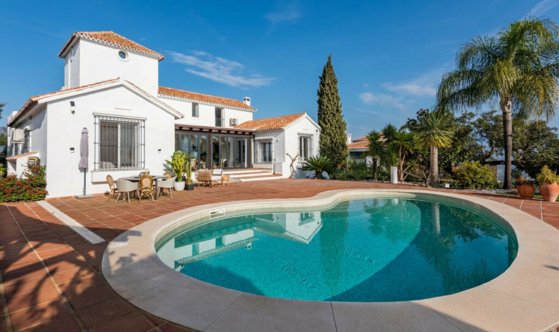 Resale - House -
La Mairena