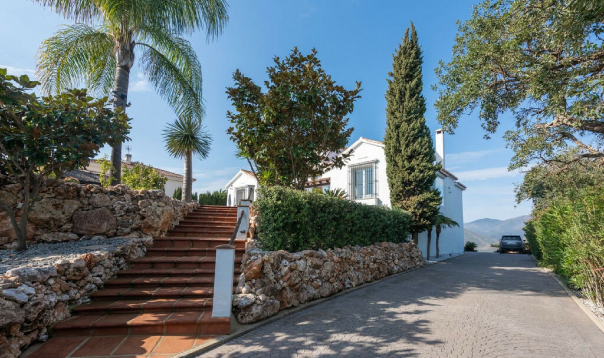 Resale - House -
La Mairena