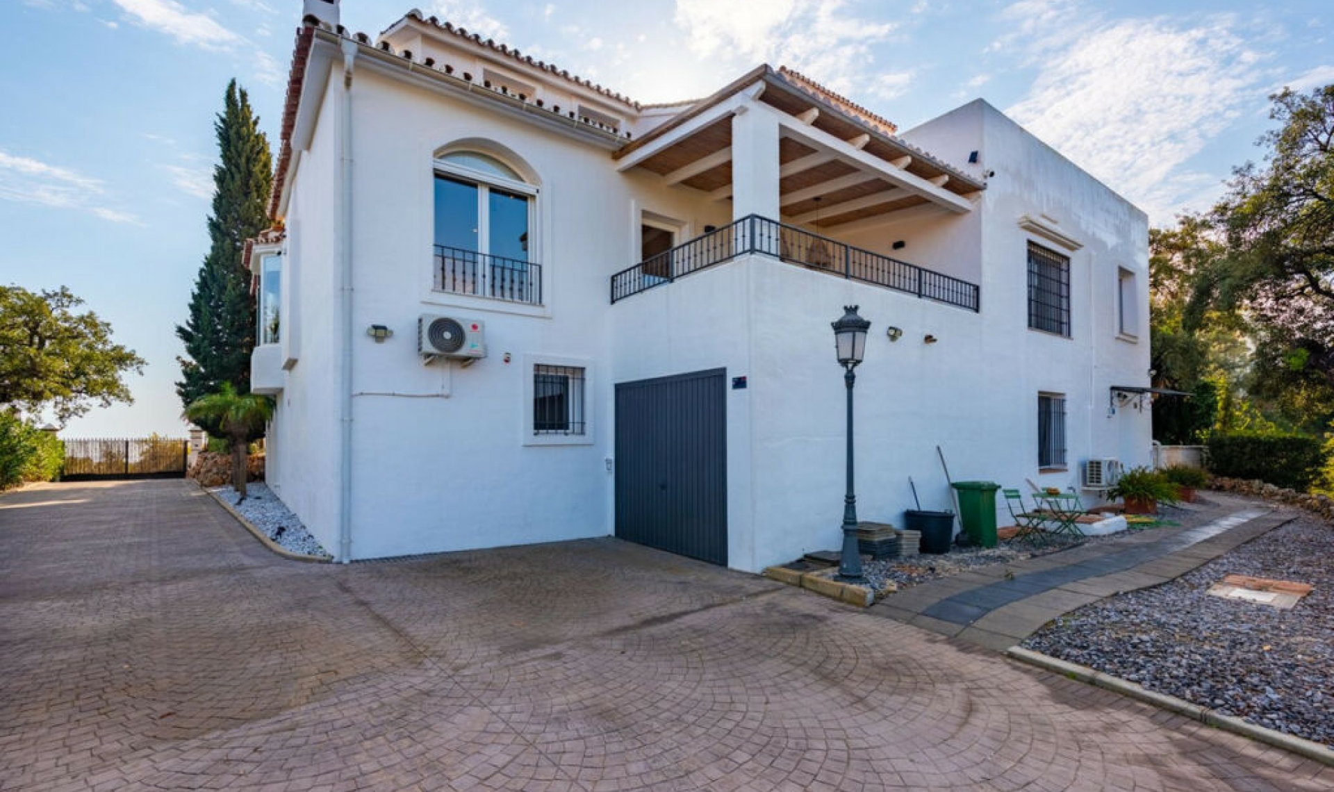 Resale - House -
La Mairena