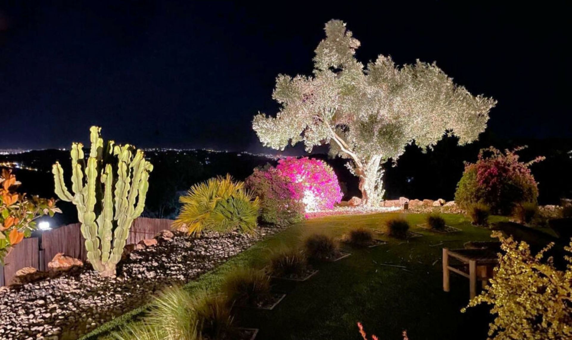 Resale - House -
La Mairena