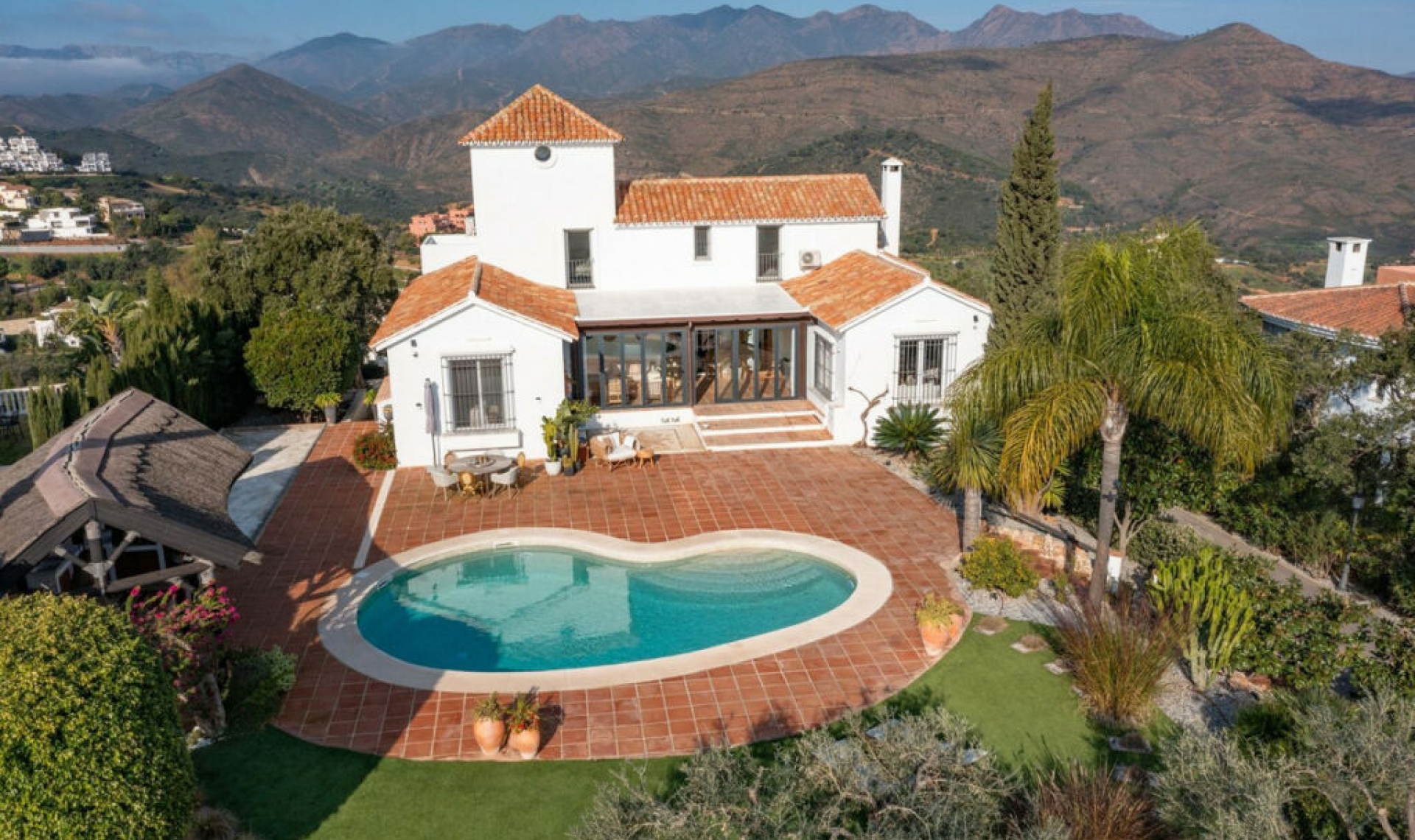 Resale - House -
La Mairena