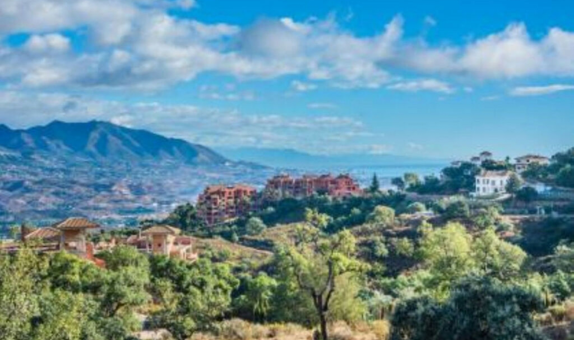 Resale - House -
La Mairena
