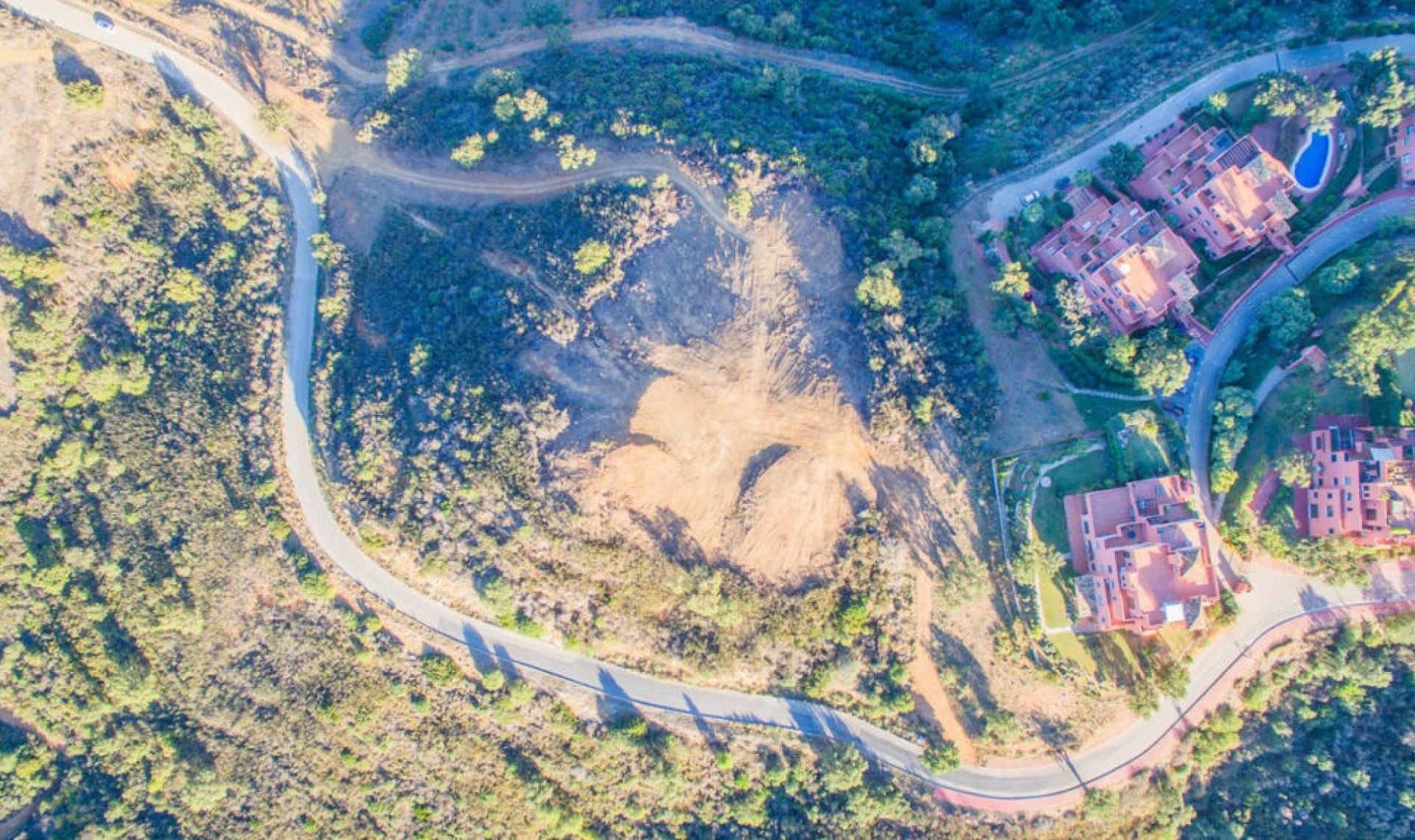 Resale - House -
La Mairena