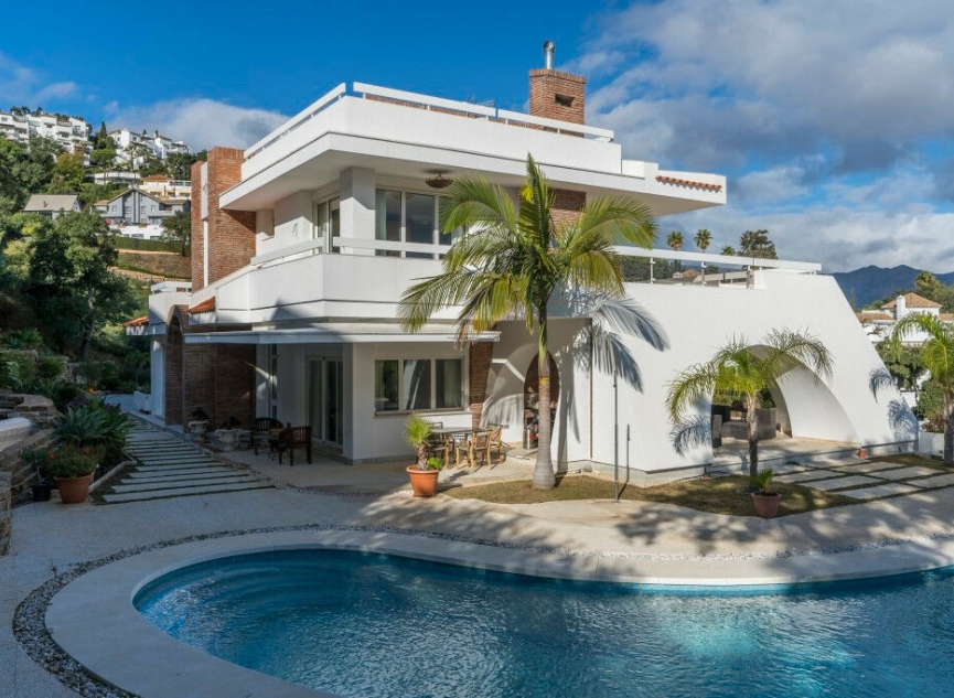 Resale - House -
La Mairena