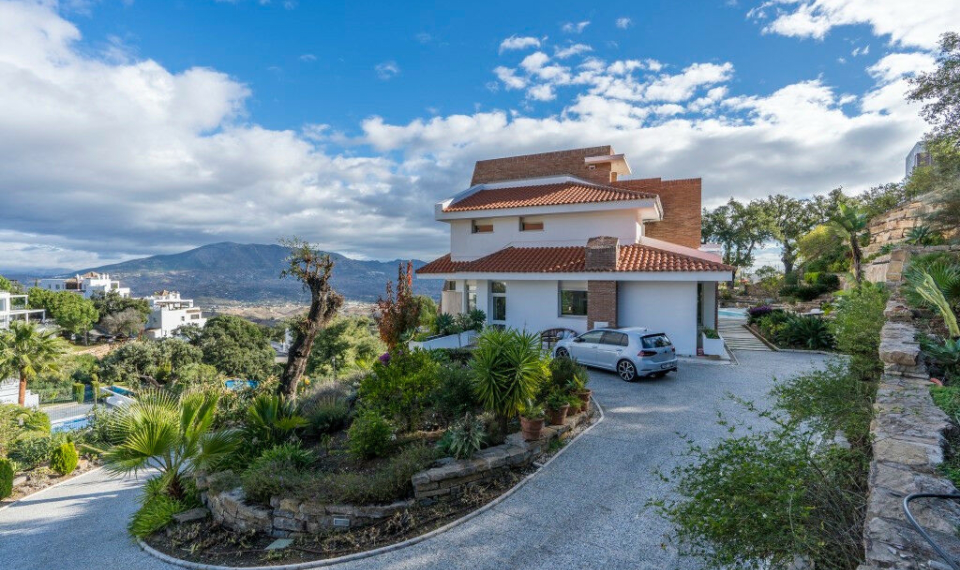 Resale - House -
La Mairena