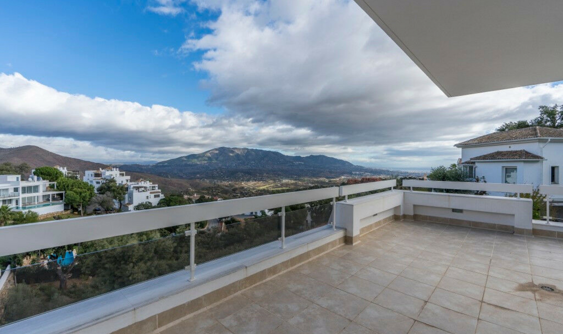 Resale - House -
La Mairena