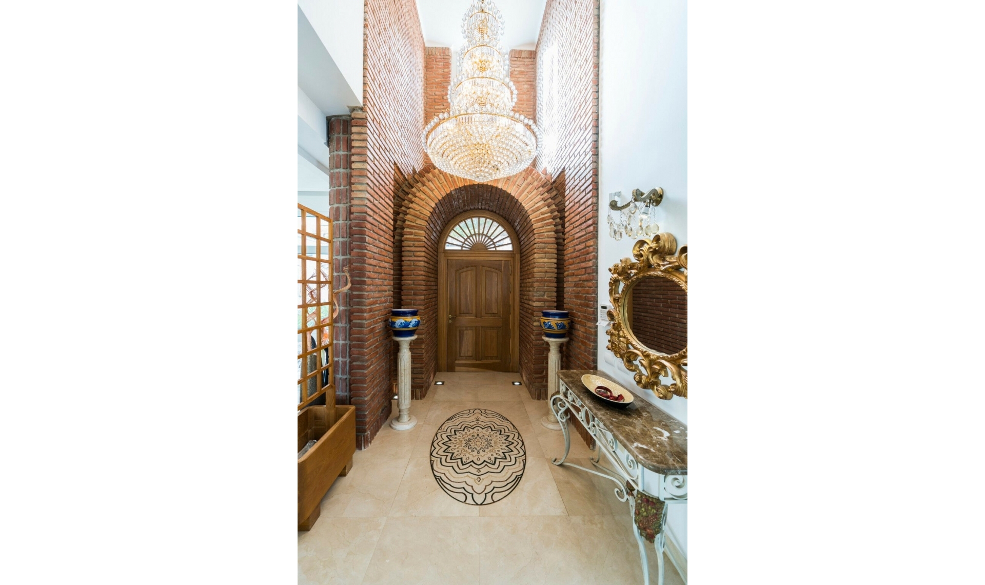 Resale - House -
La Mairena