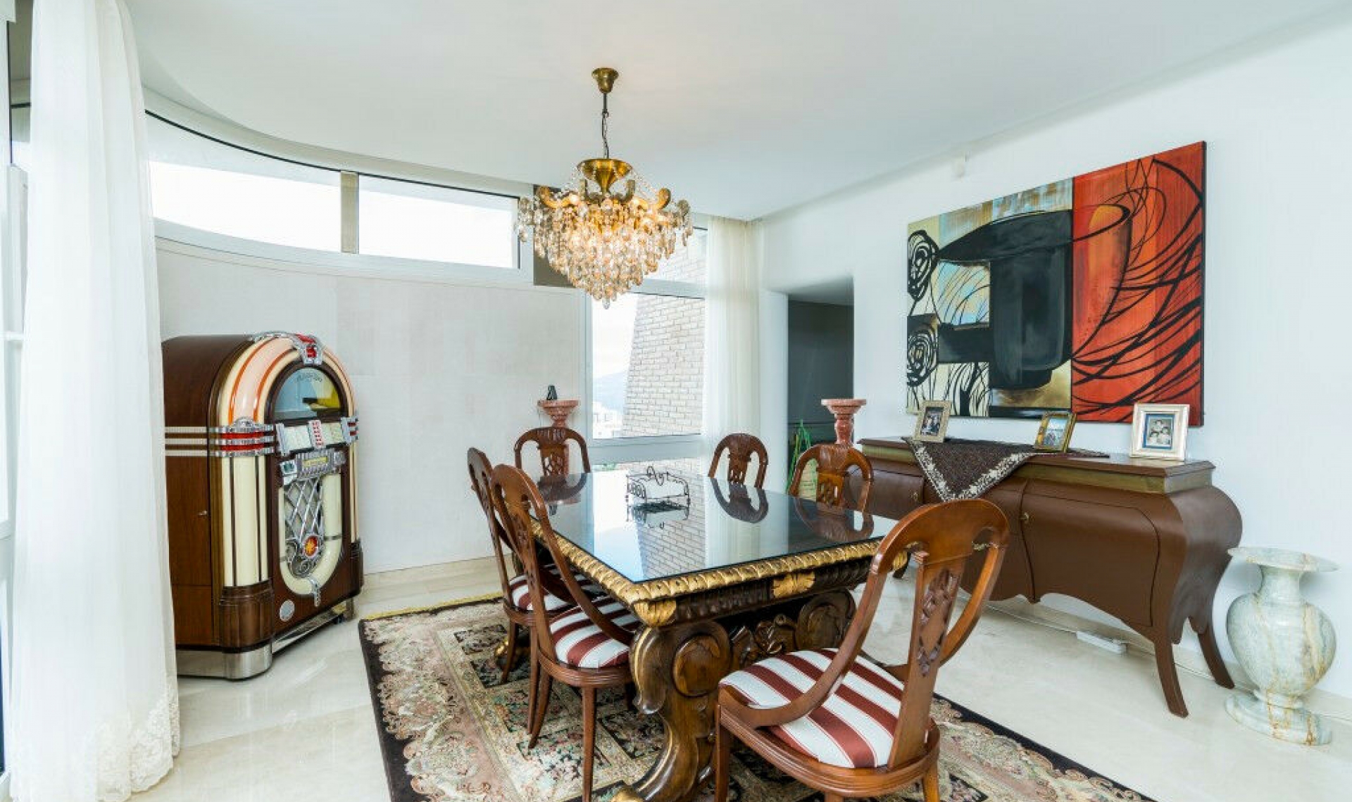 Resale - House -
La Mairena