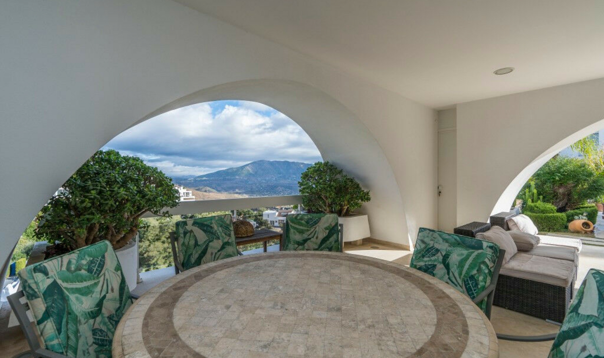 Resale - House -
La Mairena