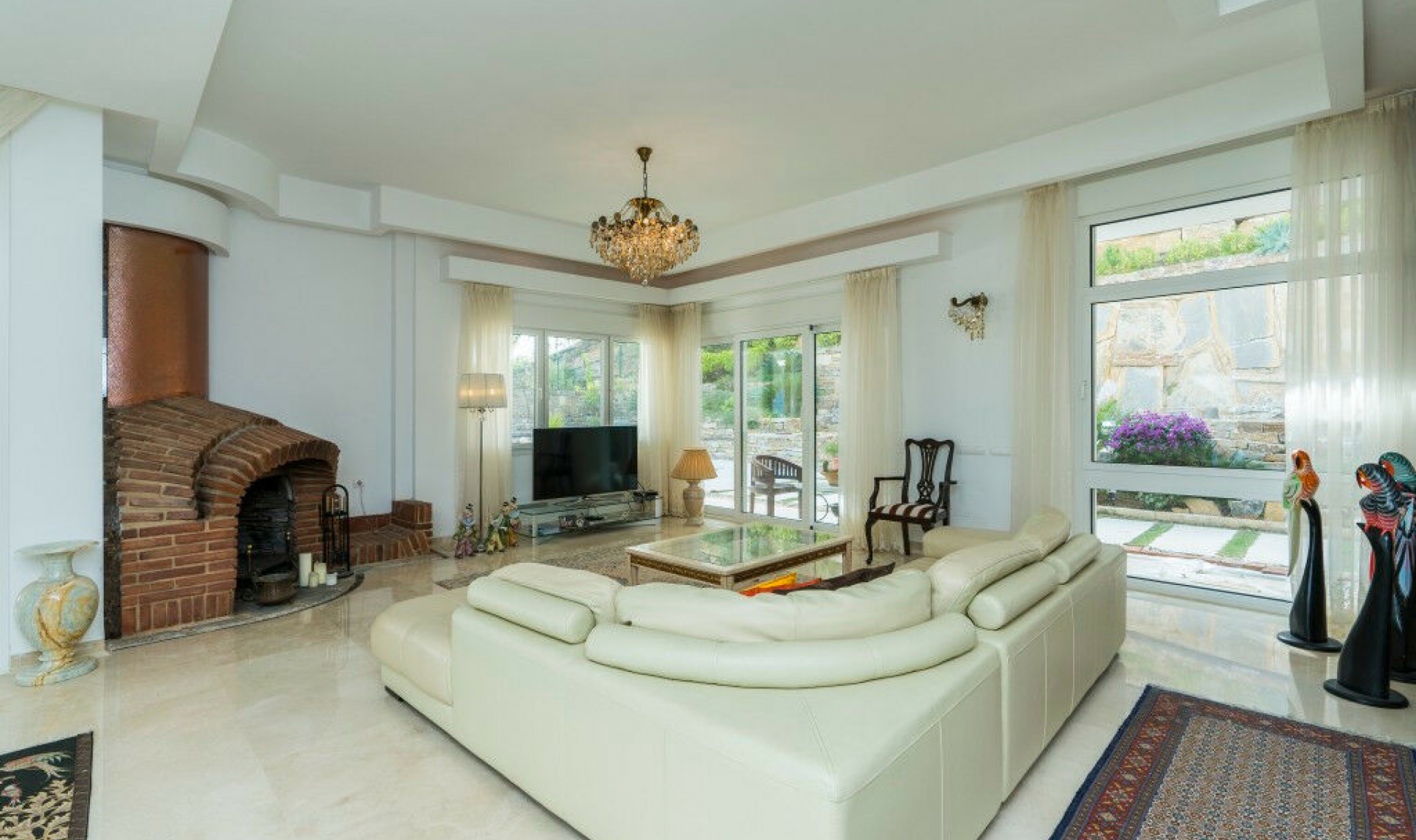 Resale - House -
La Mairena