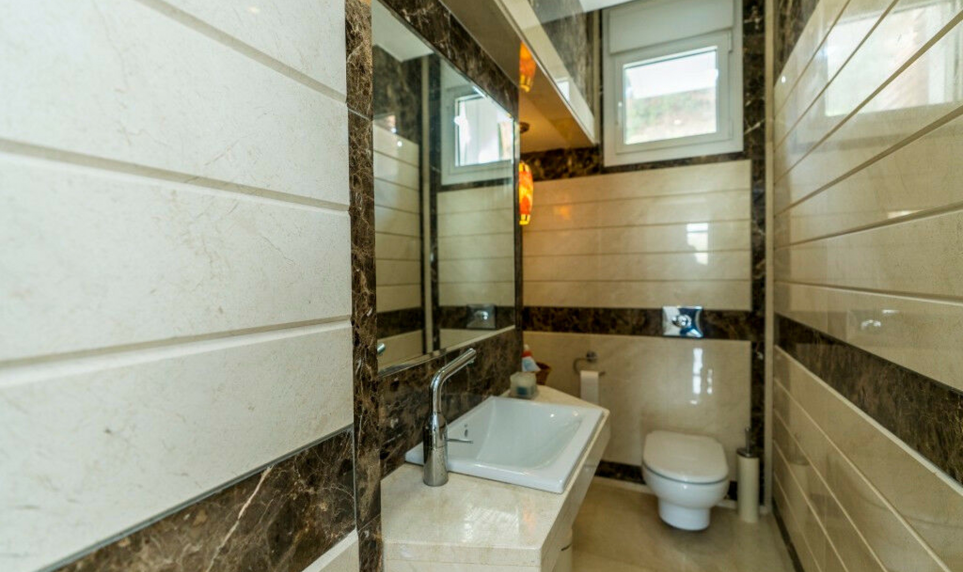 Resale - House -
La Mairena