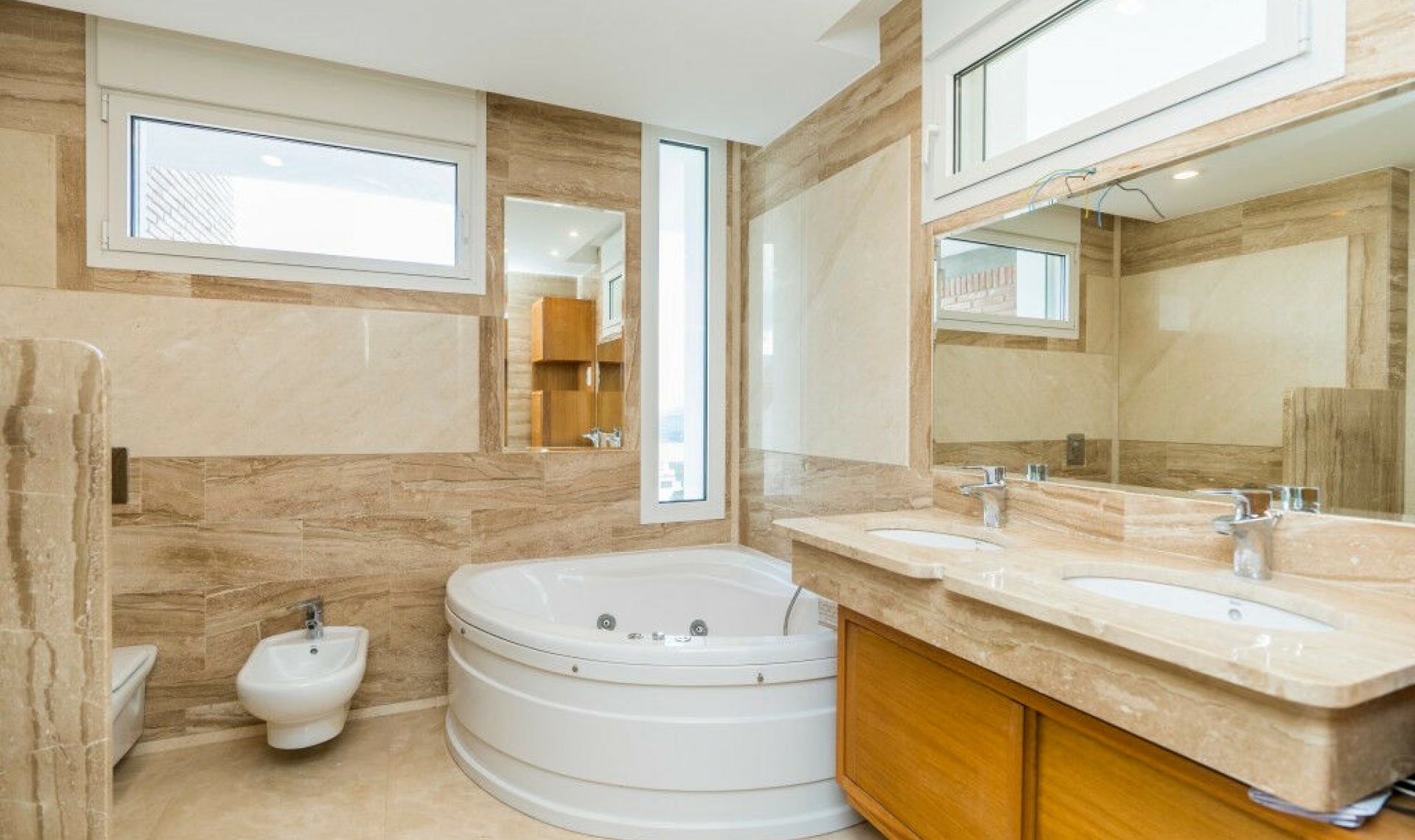 Resale - House -
La Mairena