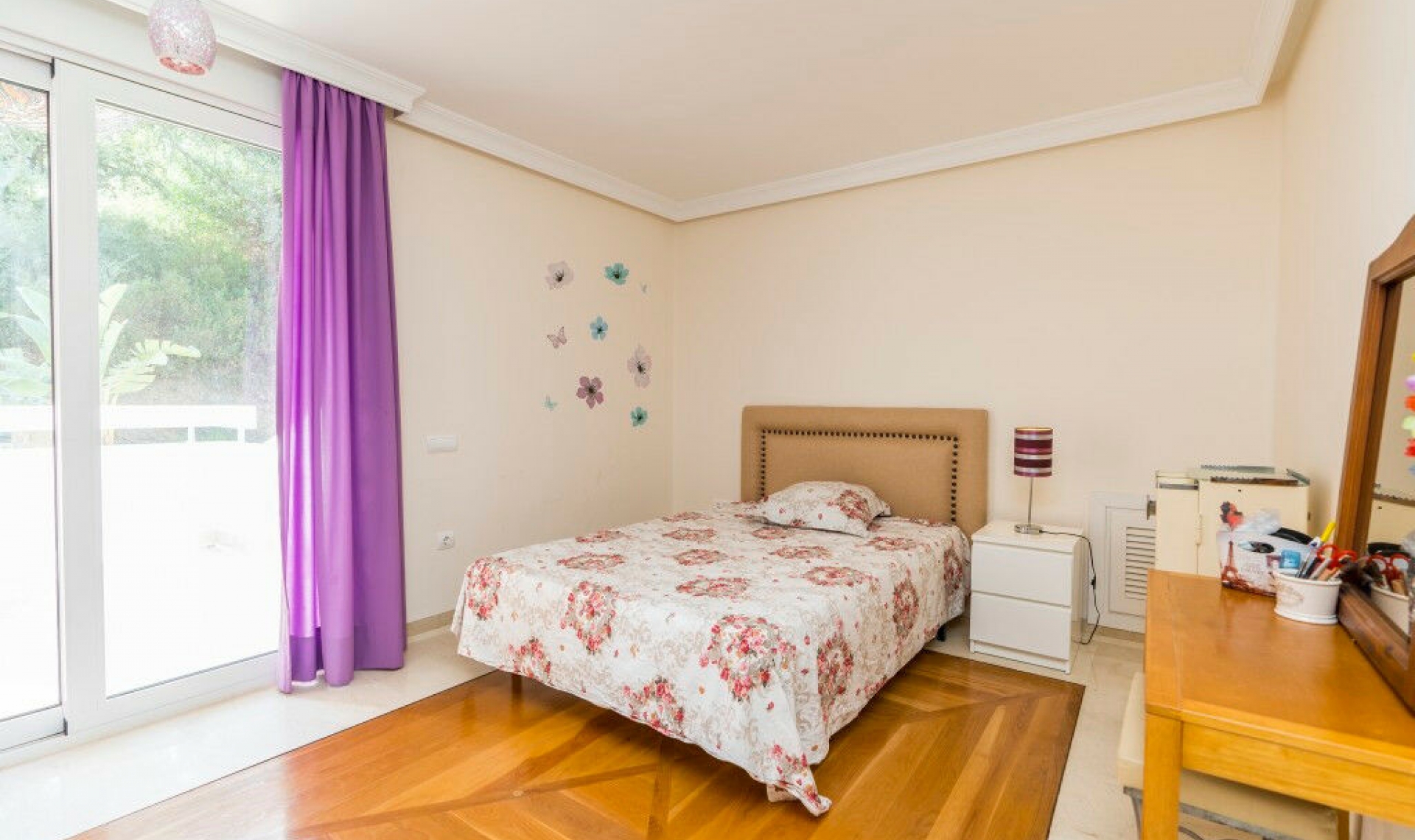 Resale - House -
La Mairena