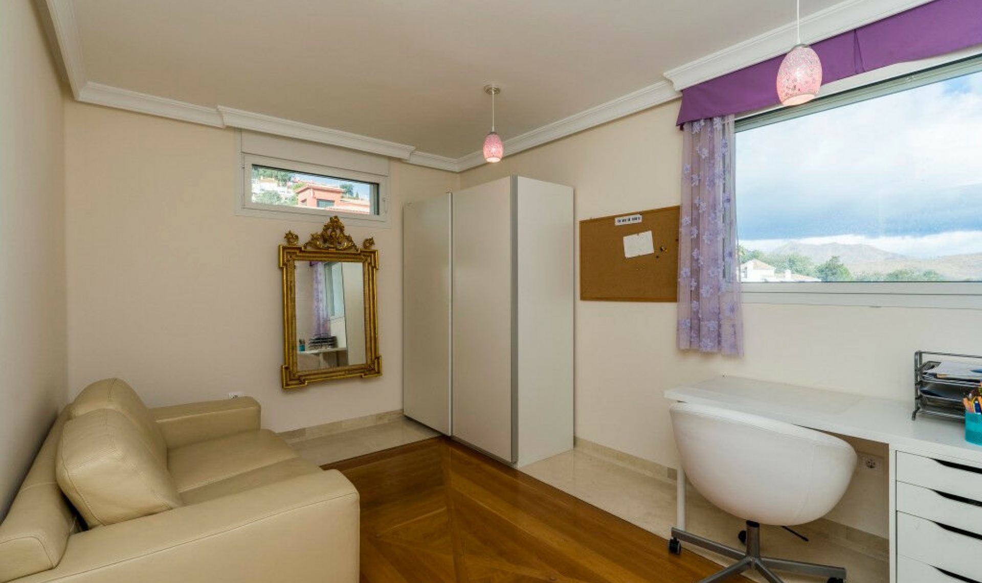 Resale - House -
La Mairena