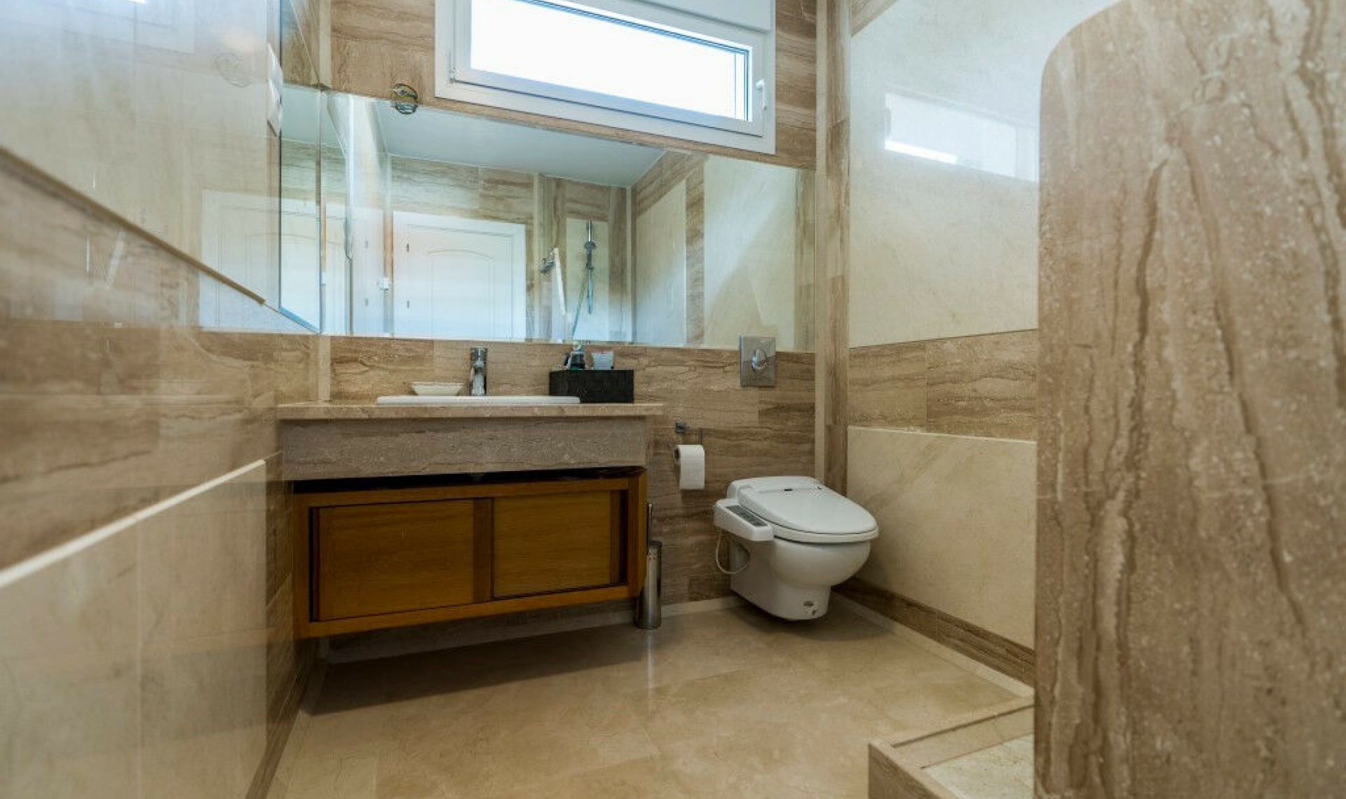 Resale - House -
La Mairena