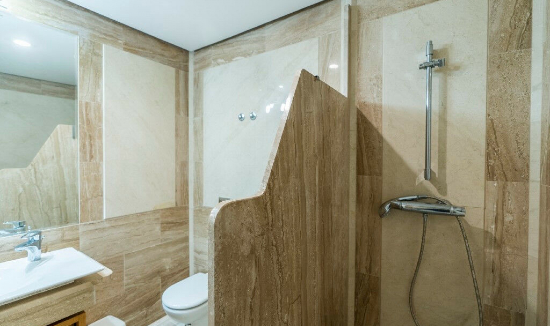 Resale - House -
La Mairena