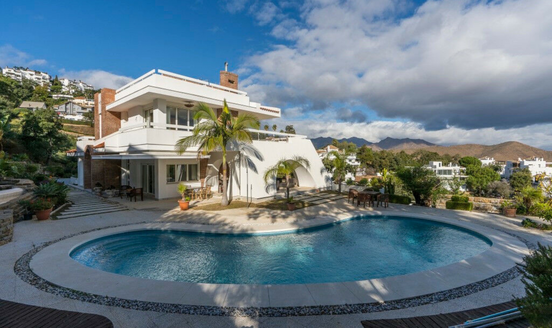 Resale - House -
La Mairena