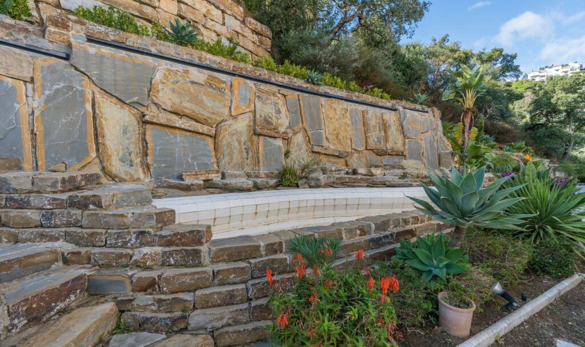 Resale - House -
La Mairena