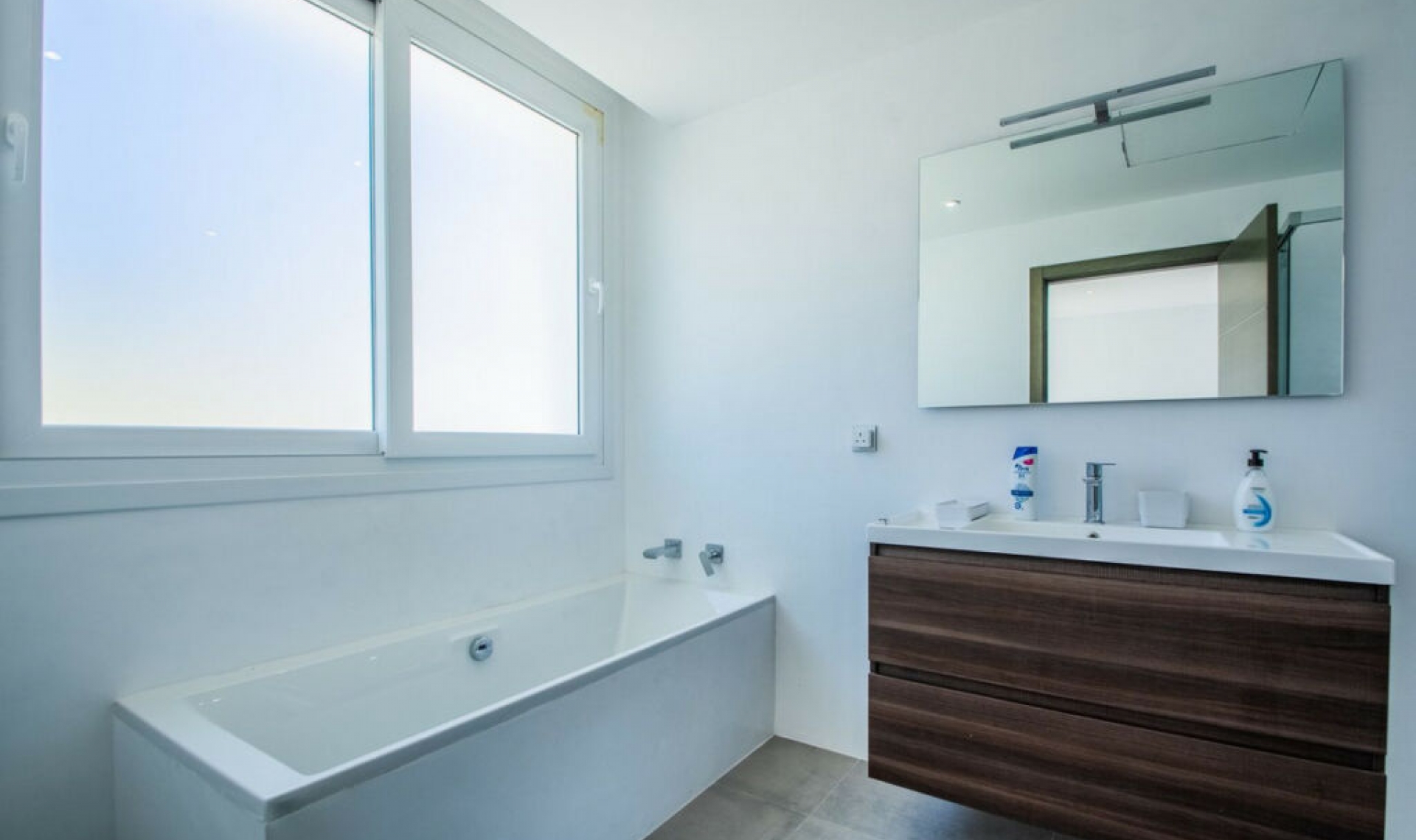 Resale - House -
La Mairena