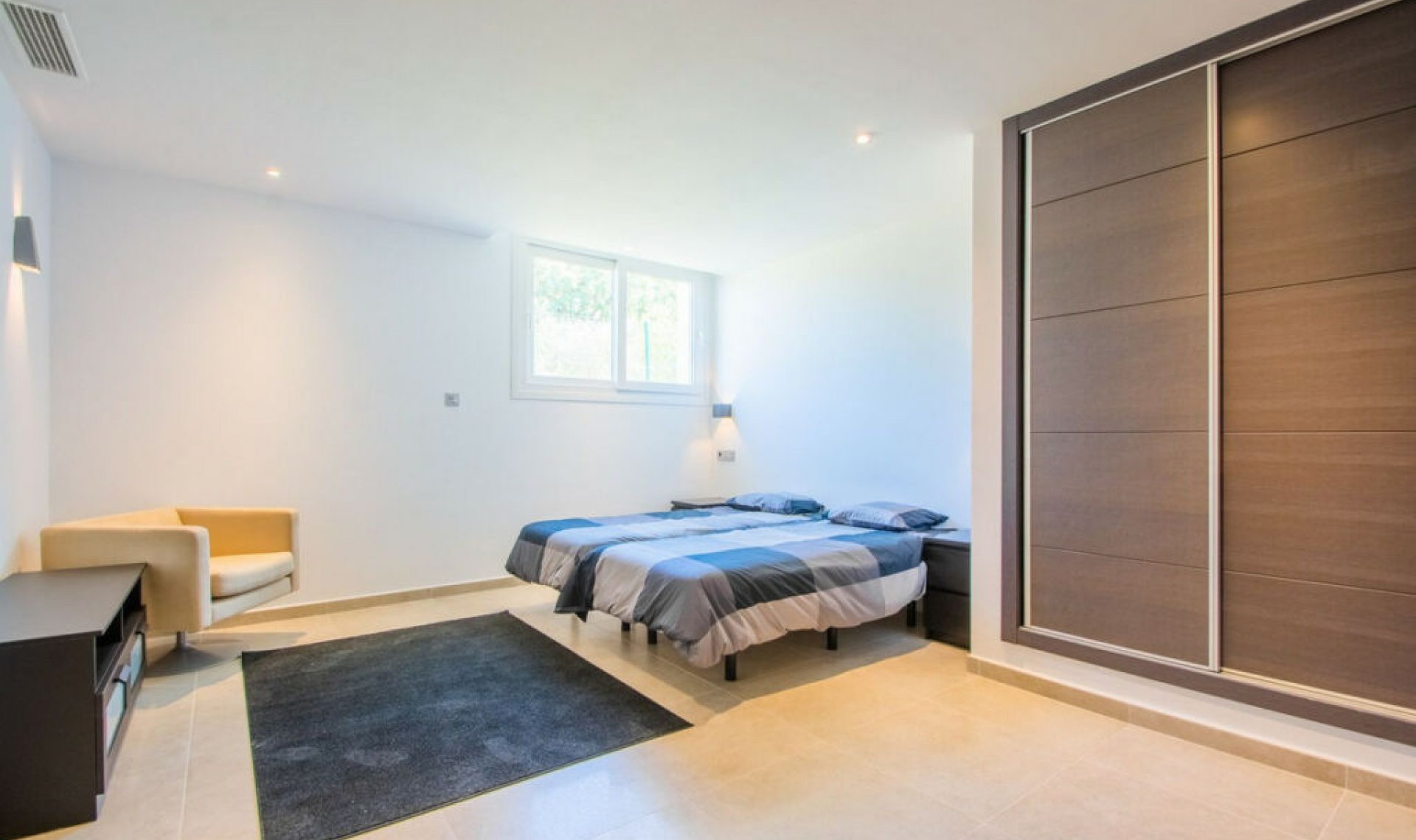 Resale - House -
La Mairena