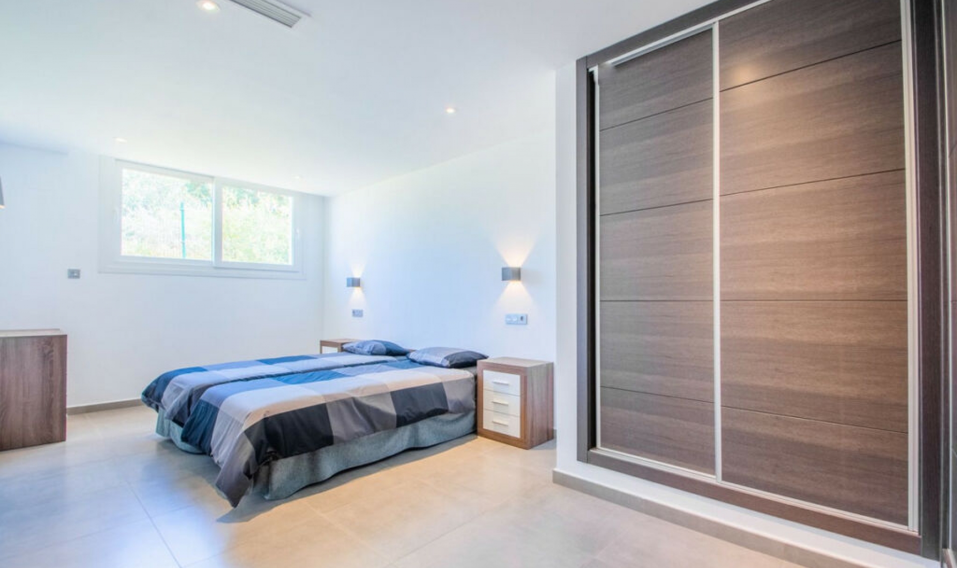 Resale - House -
La Mairena