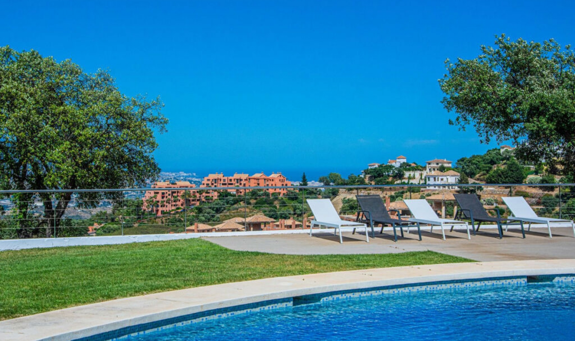 Resale - House -
La Mairena