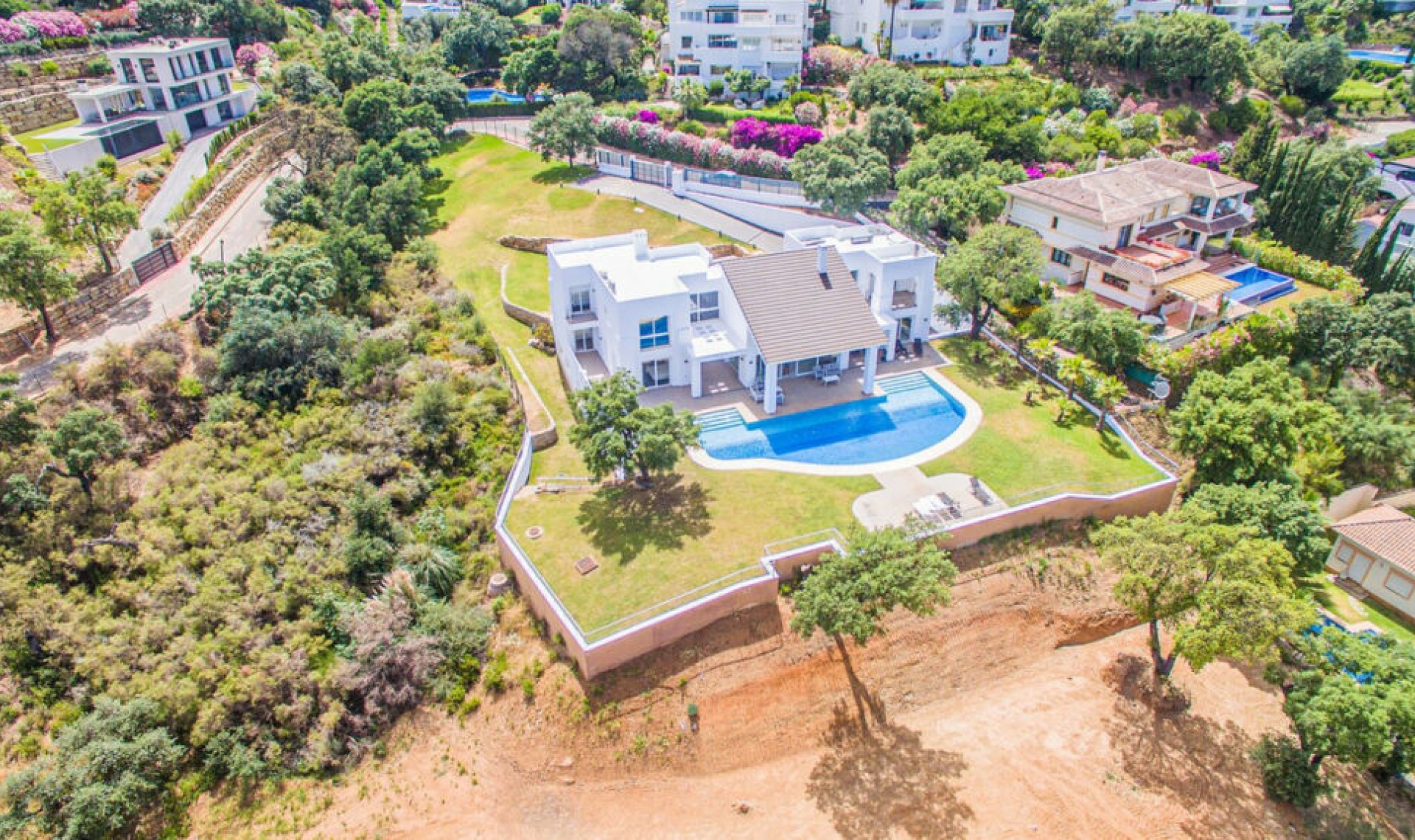 Resale - House -
La Mairena