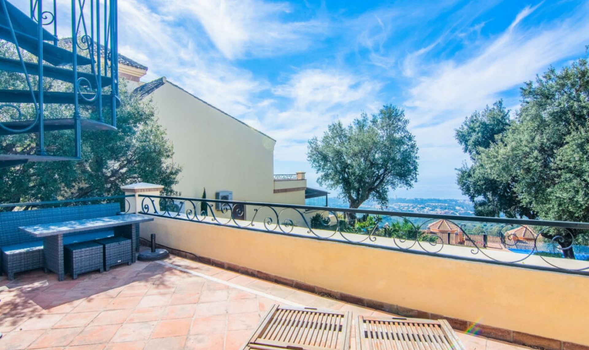 Resale - House -
La Mairena