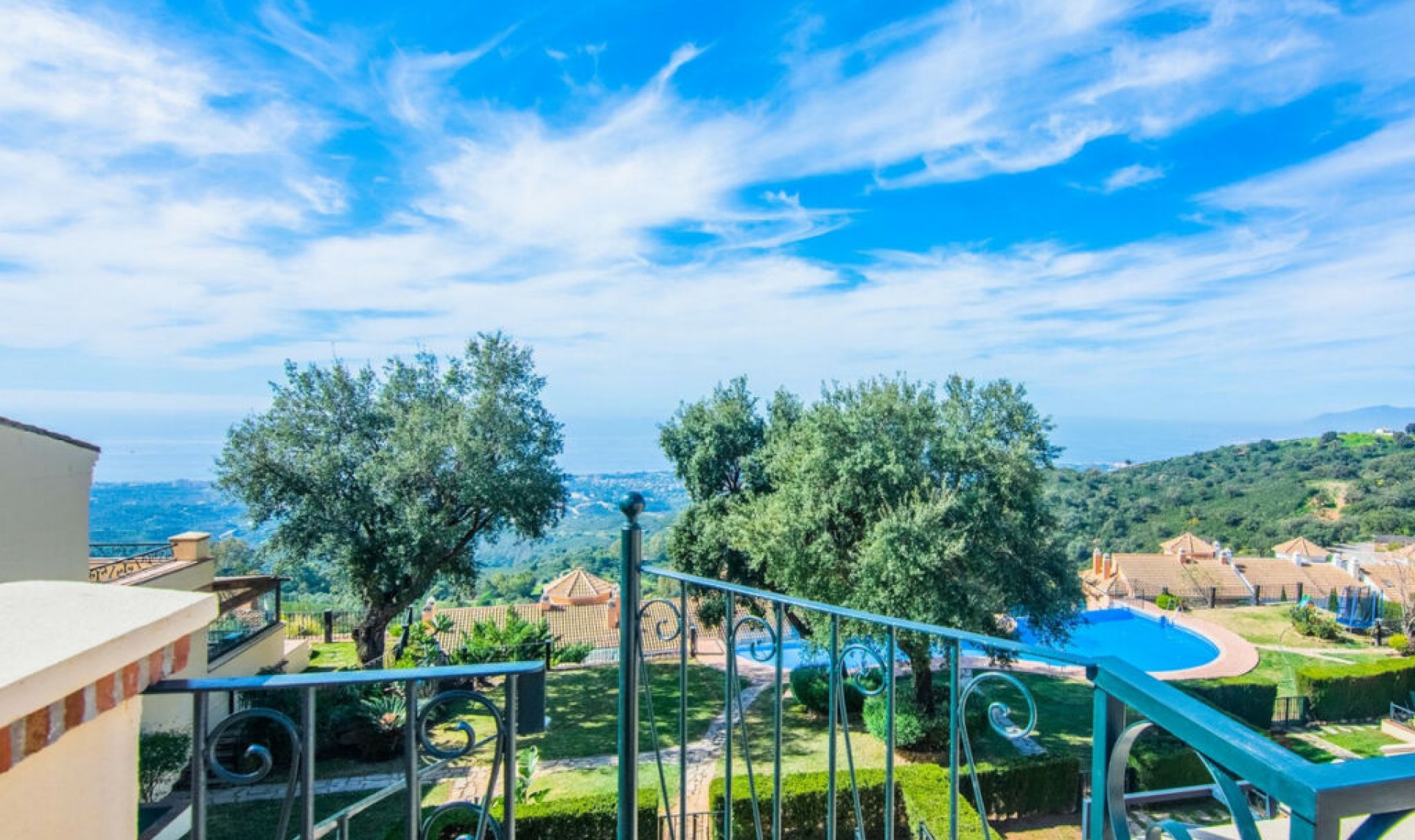 Resale - House -
La Mairena