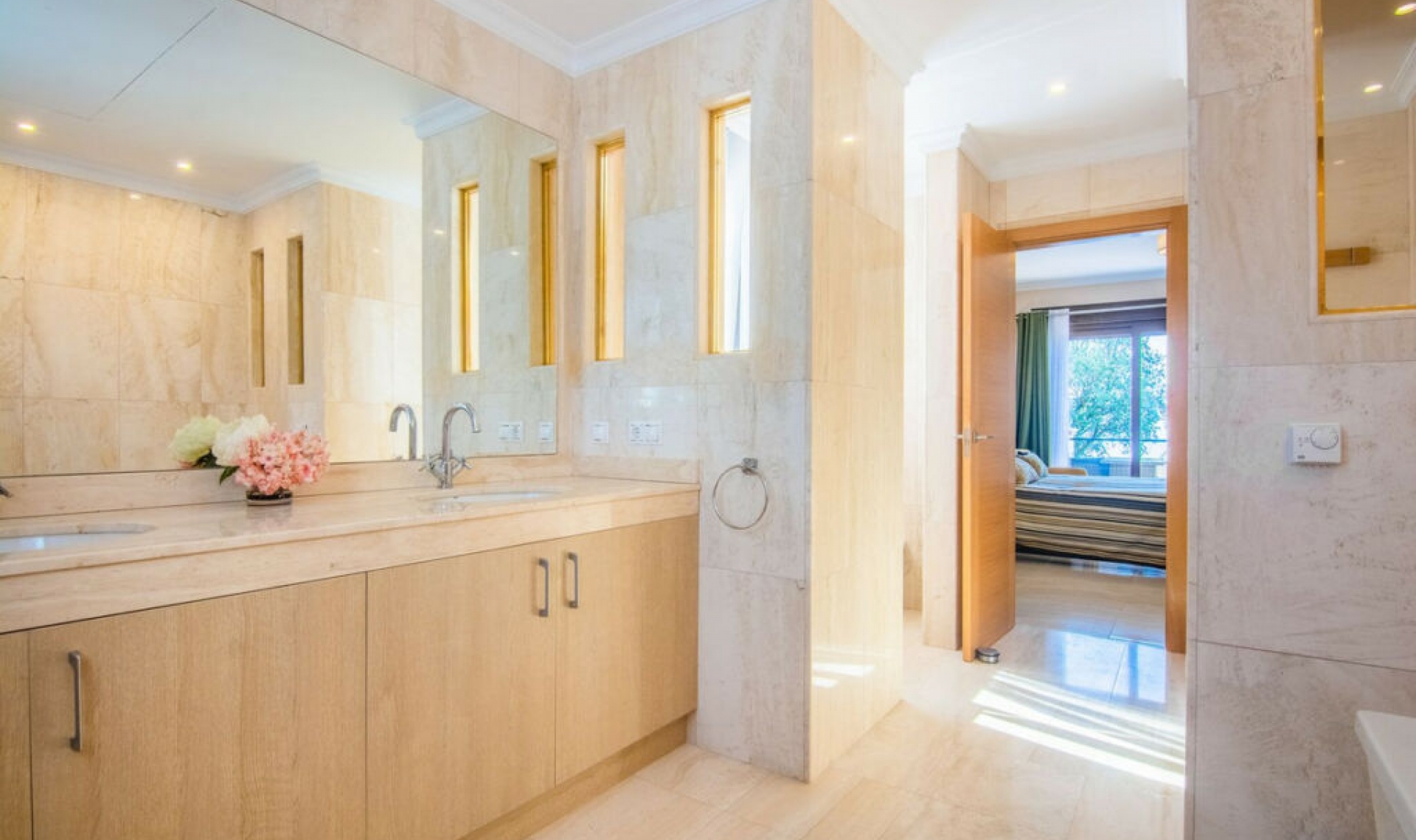 Resale - House -
La Mairena