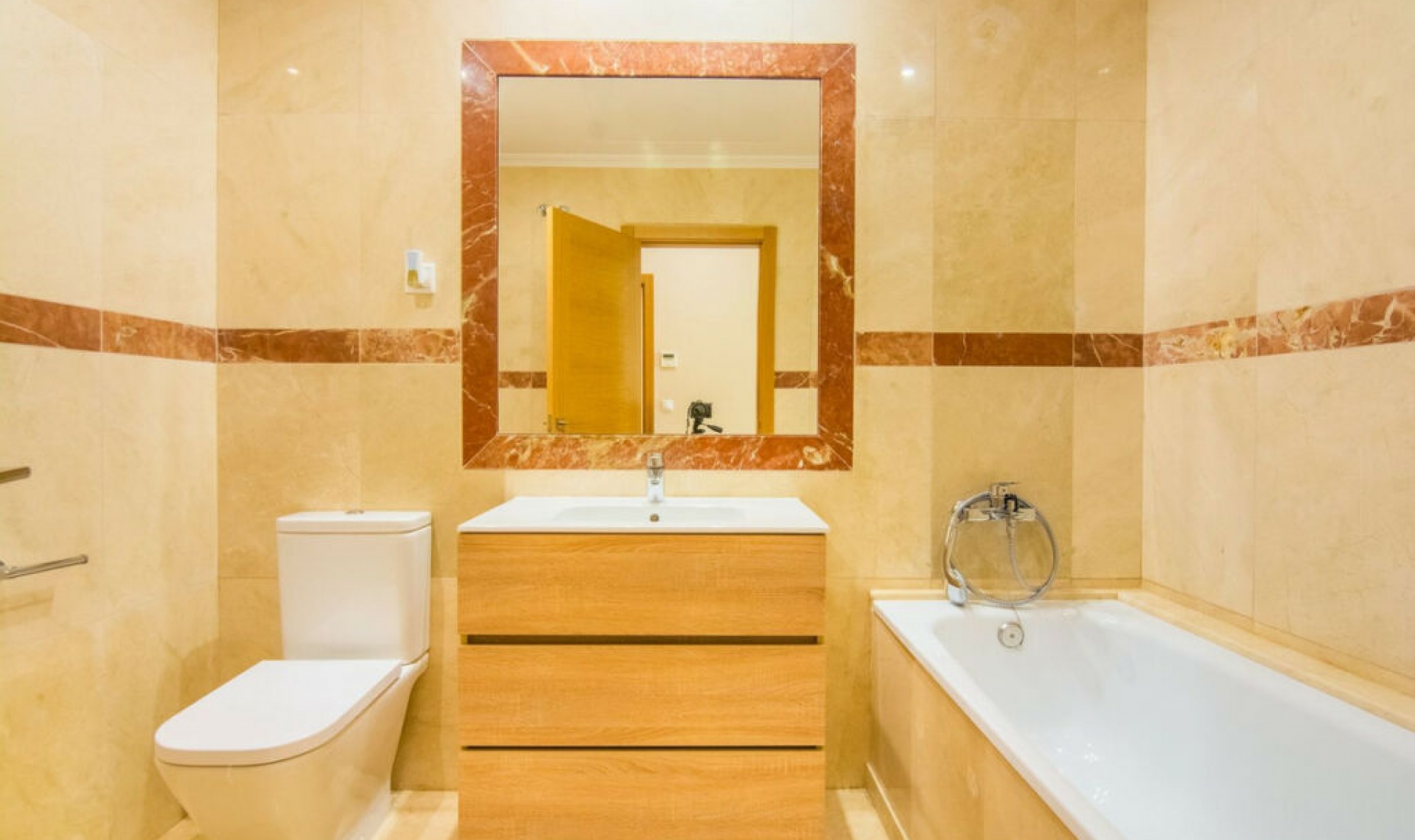 Resale - House -
La Mairena