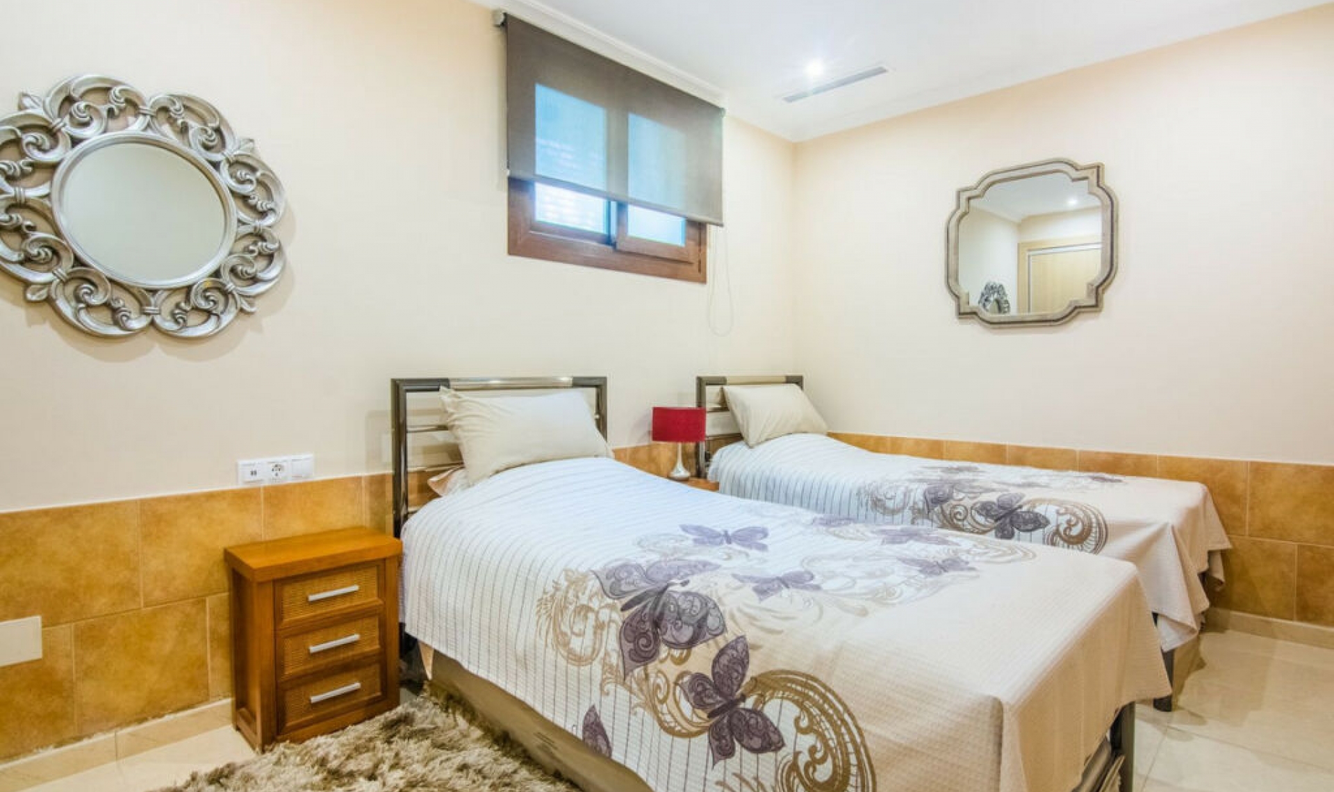 Resale - House -
La Mairena