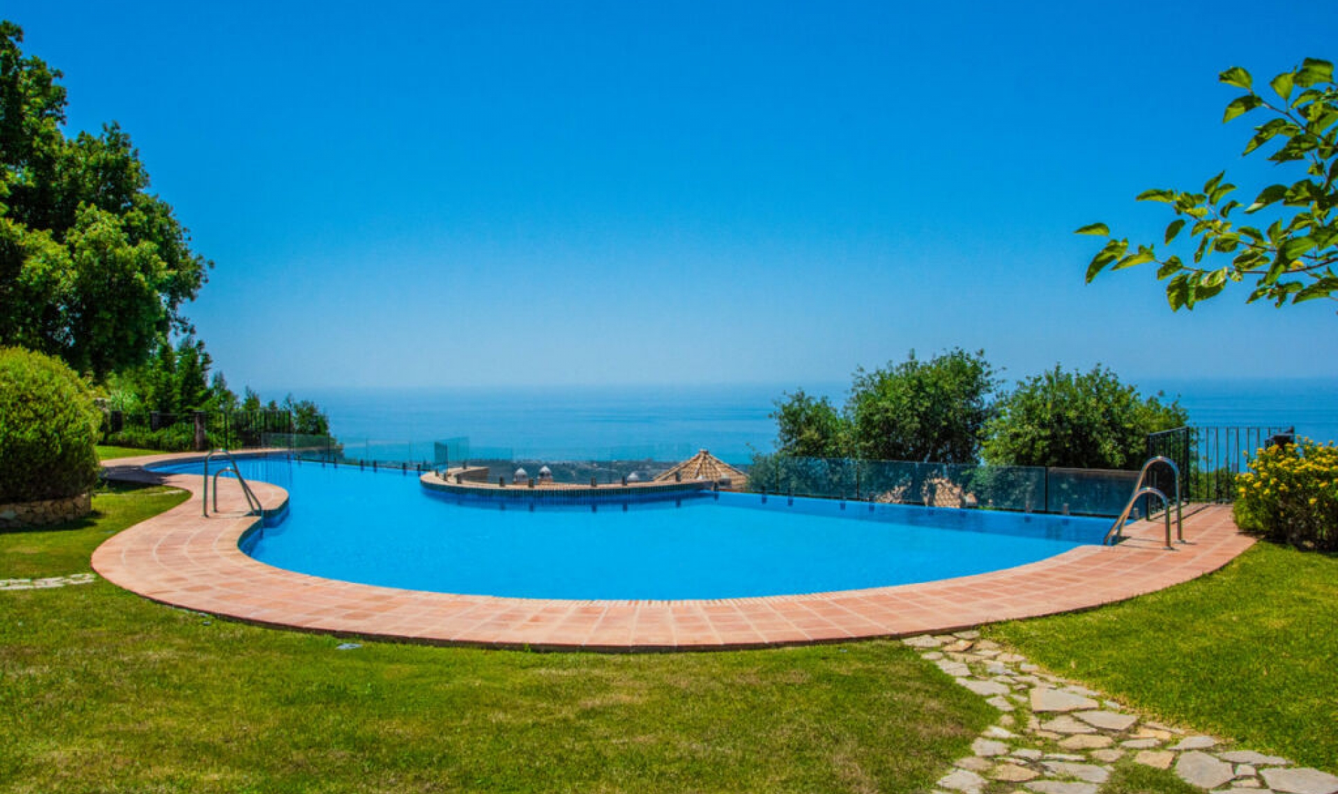 Resale - House -
La Mairena