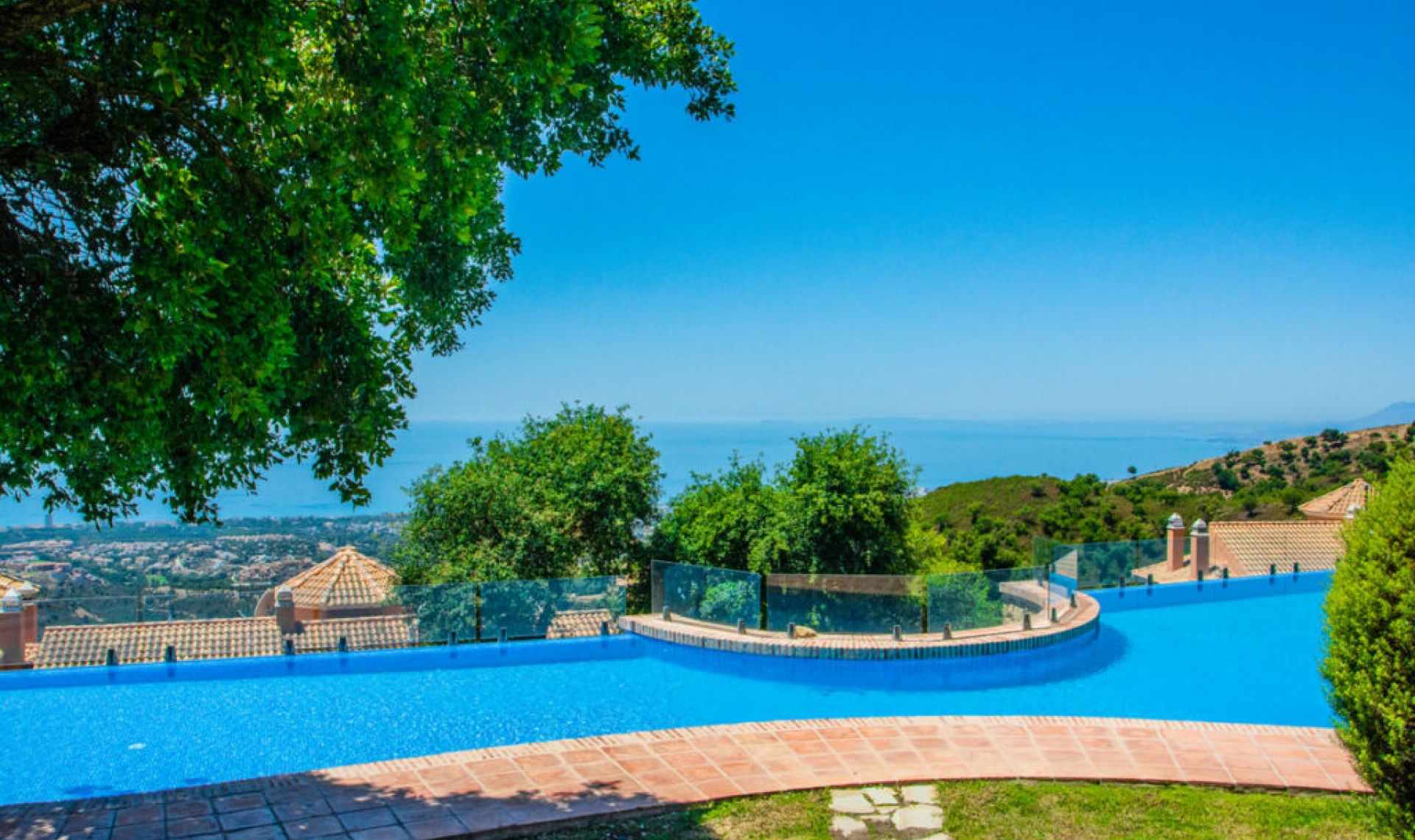 Resale - House -
La Mairena