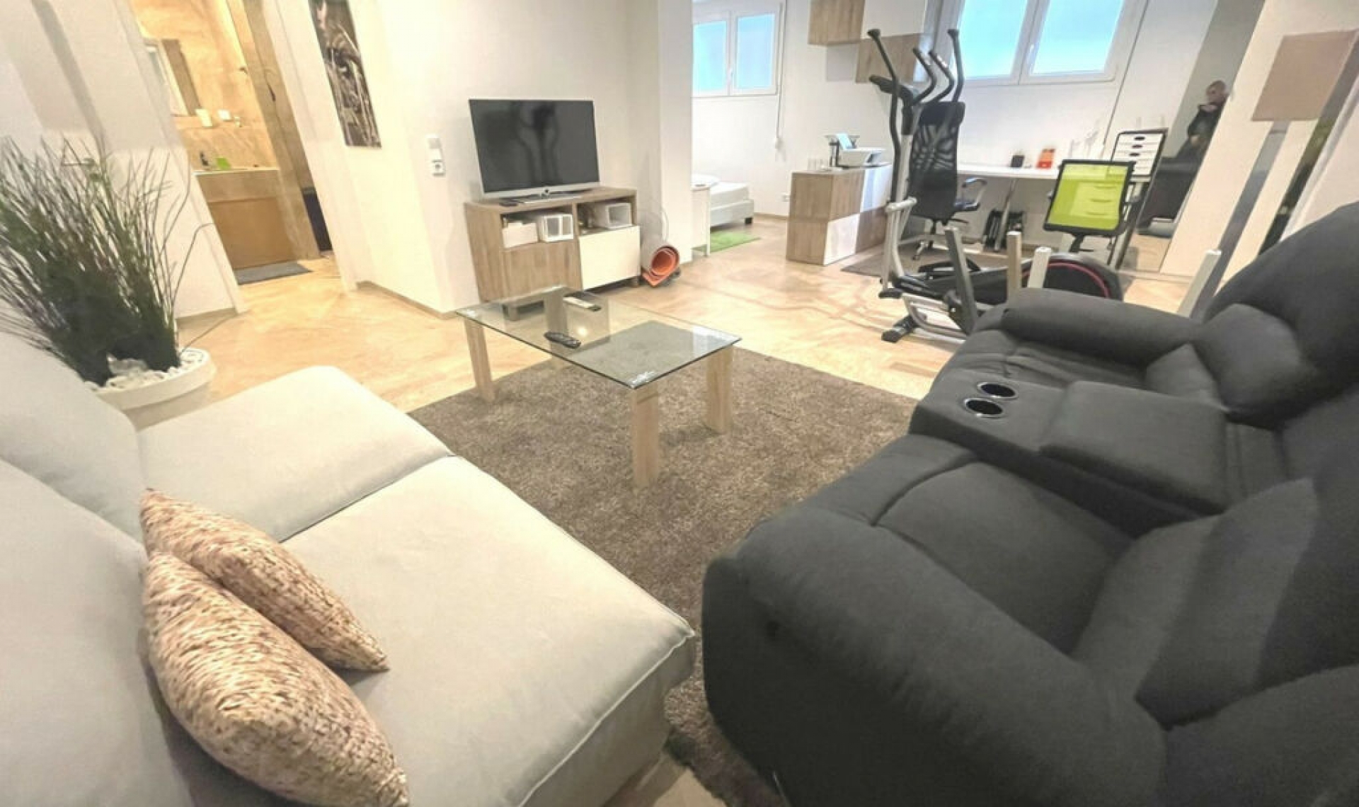 Resale - House -
La Mairena