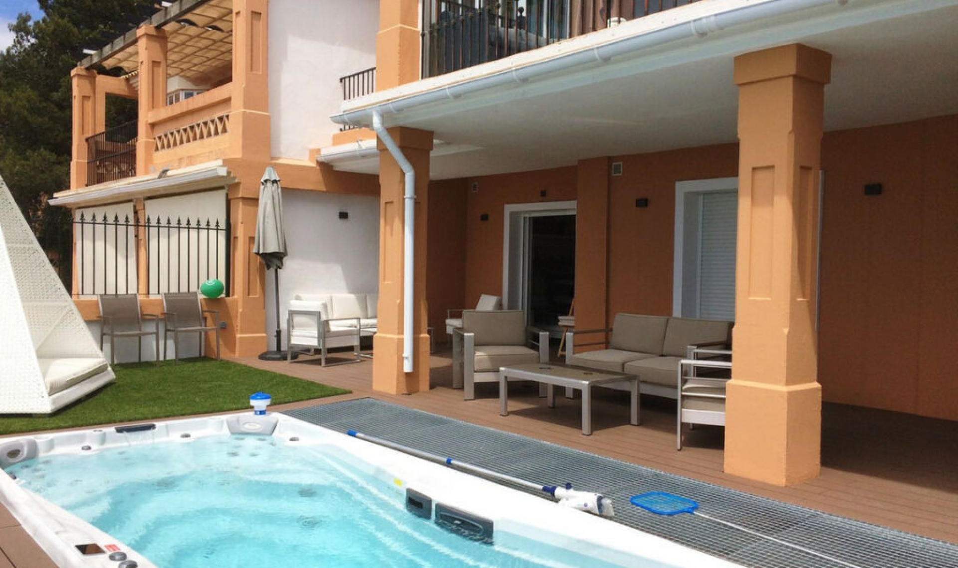 Resale - House -
La Mairena