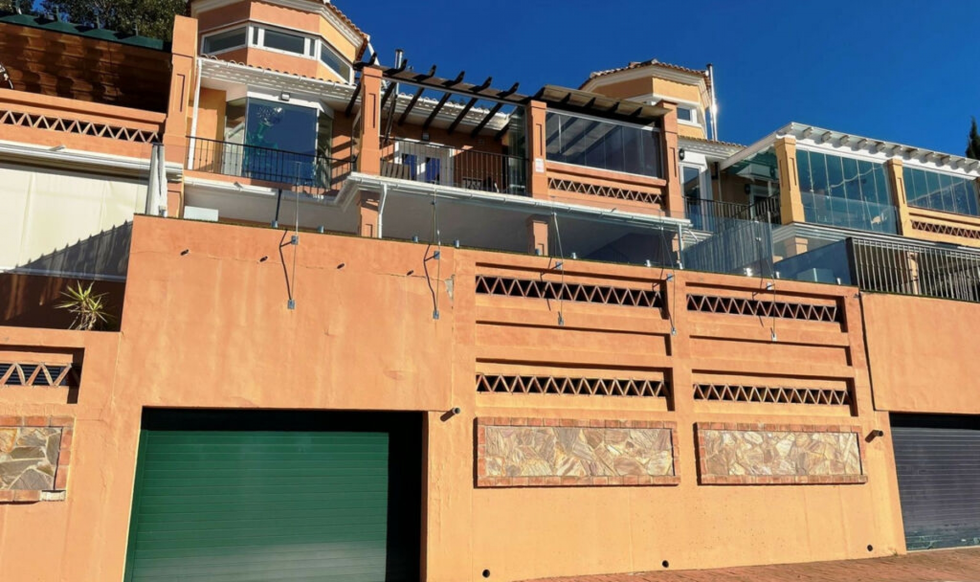 Resale - House -
La Mairena