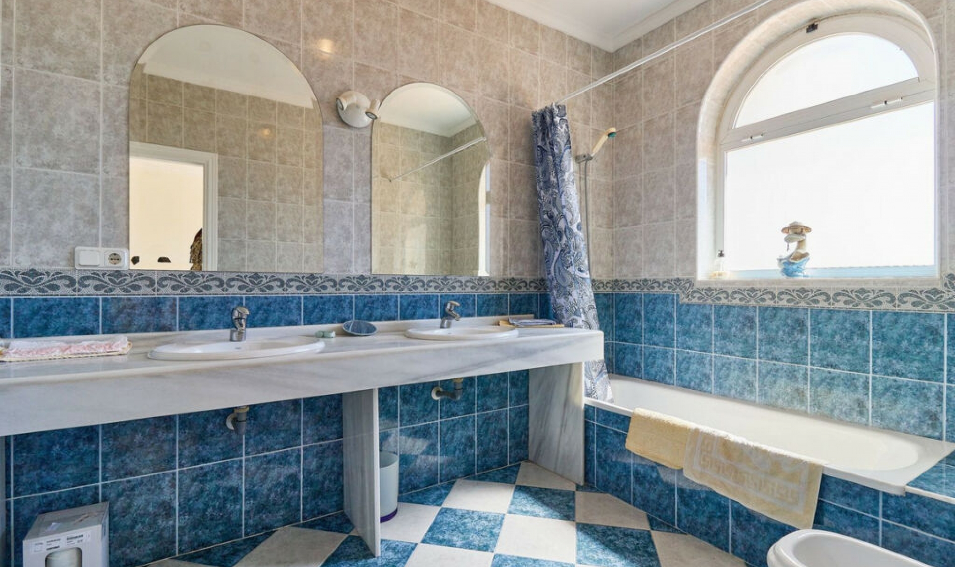 Resale - House -
La Mairena