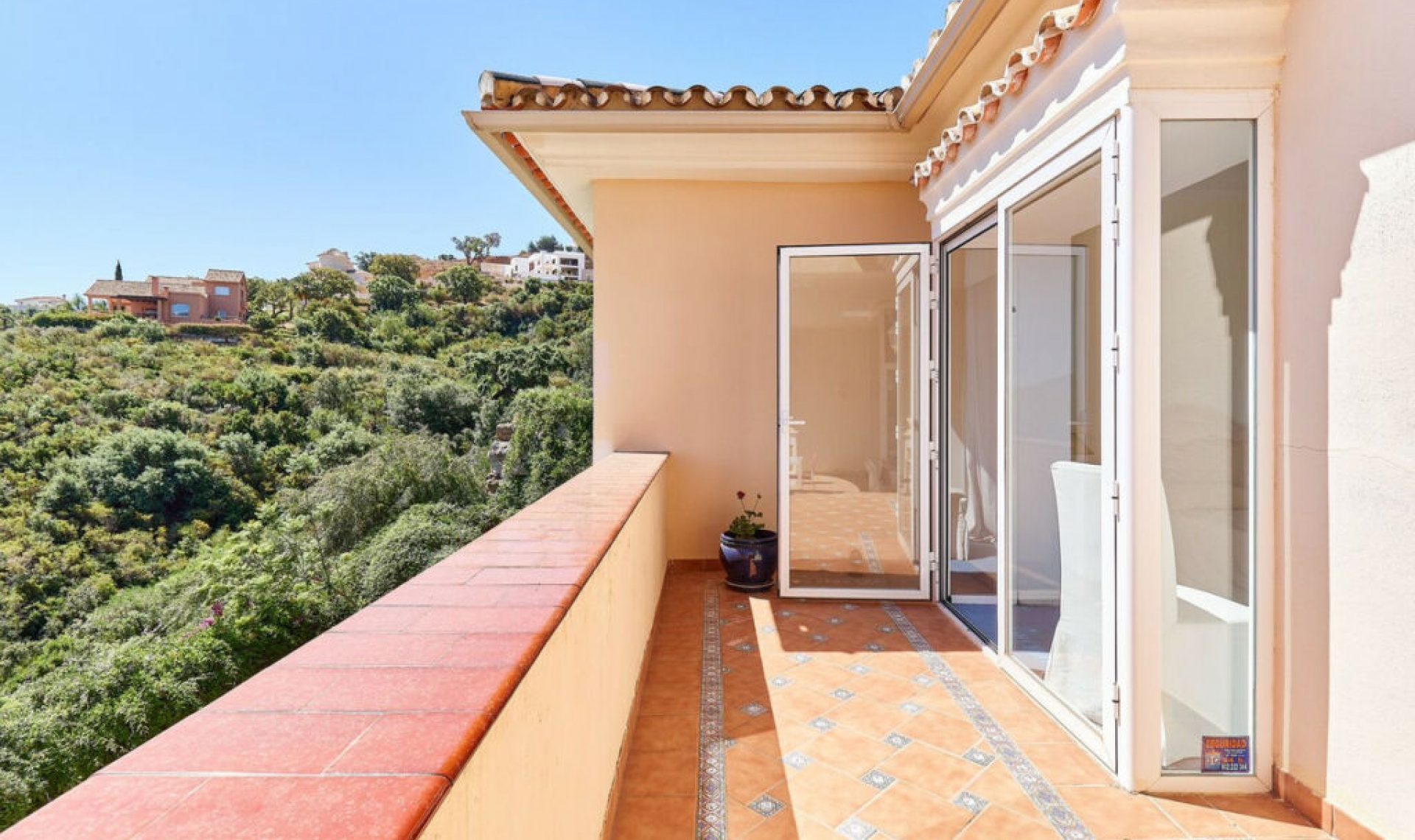 Resale - House -
La Mairena
