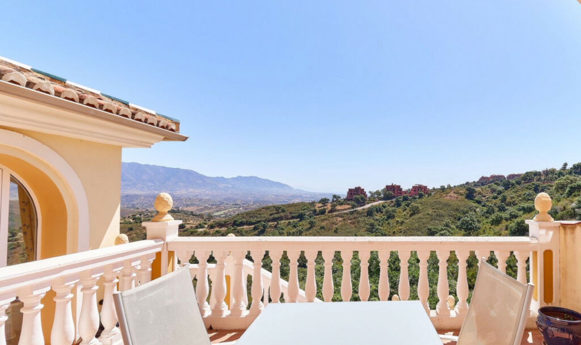 Resale - House -
La Mairena