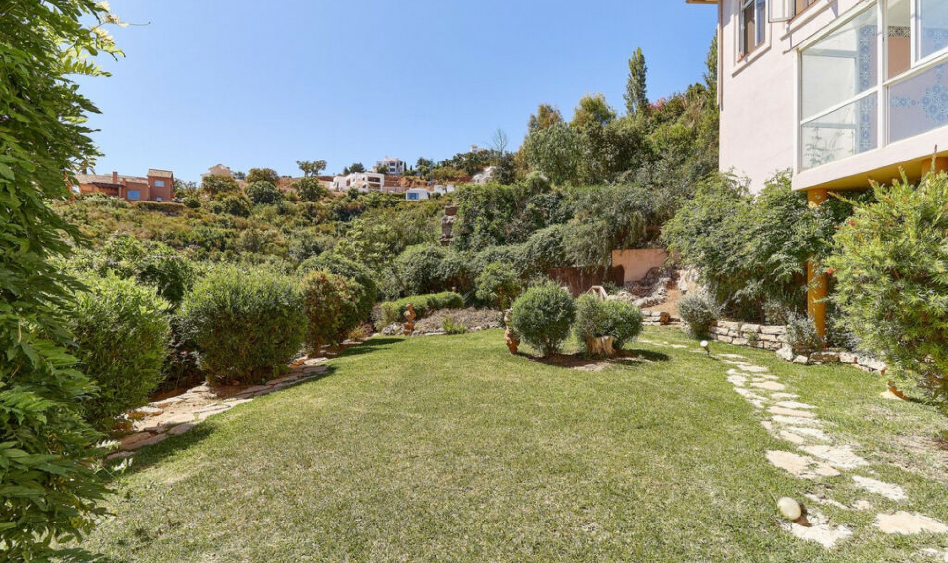 Resale - House -
La Mairena