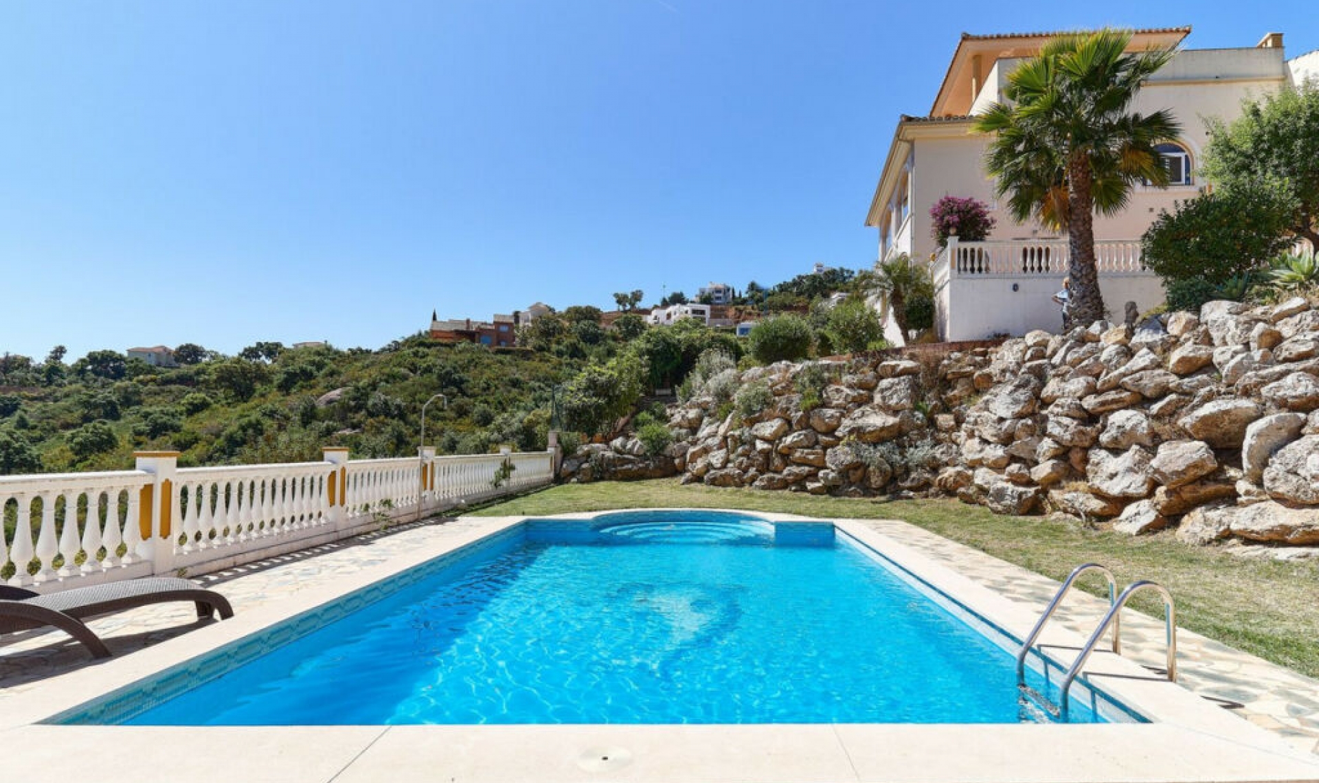 Resale - House -
La Mairena