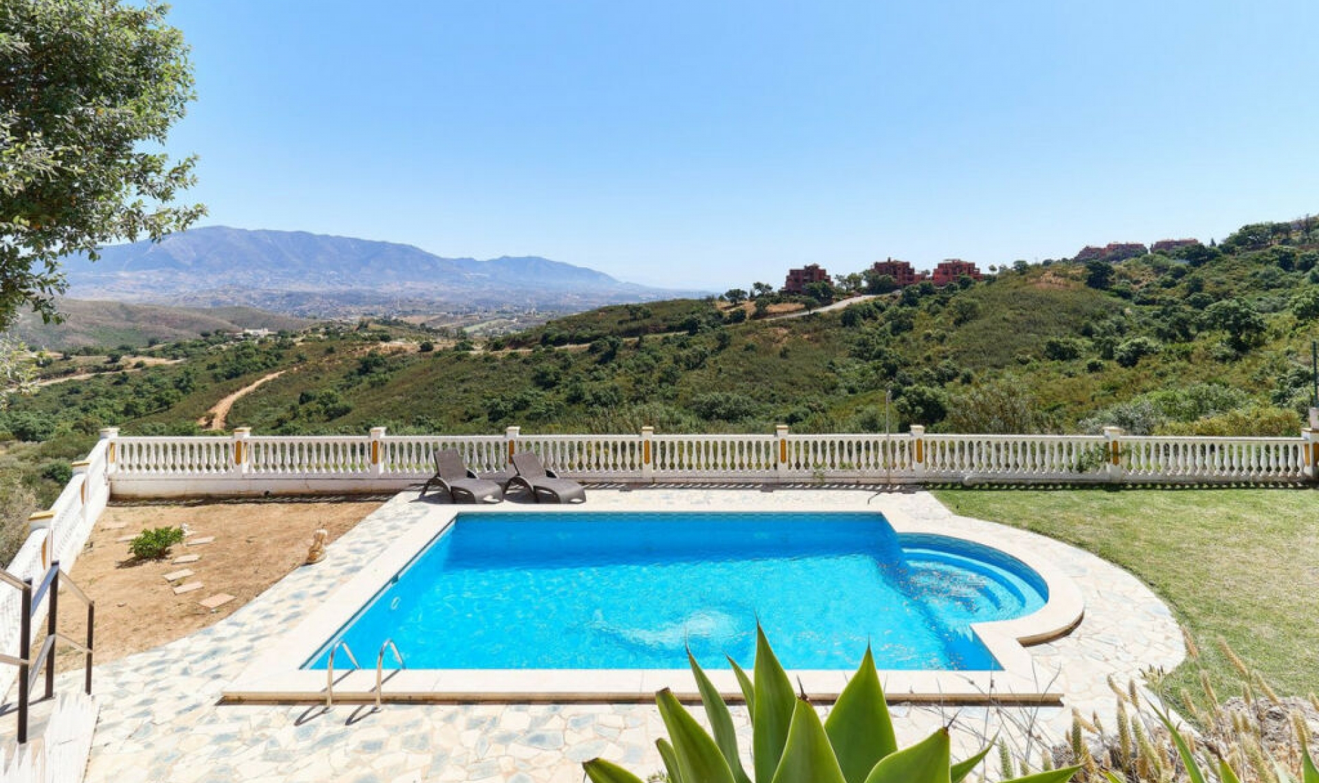 Resale - House -
La Mairena